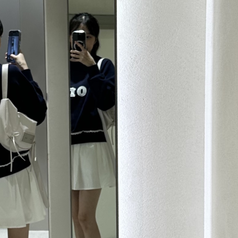 Matin Kim Half Shirring Ribbon Round Bag Ivory 착용 스타일