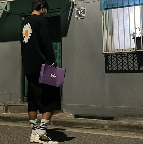 Jordan 1 x Travis Scott Retro Low OG SP Reverse Olive, Nike x Peaceminusone LS T-Shirt Black (DR0098-010) 착용 스타일