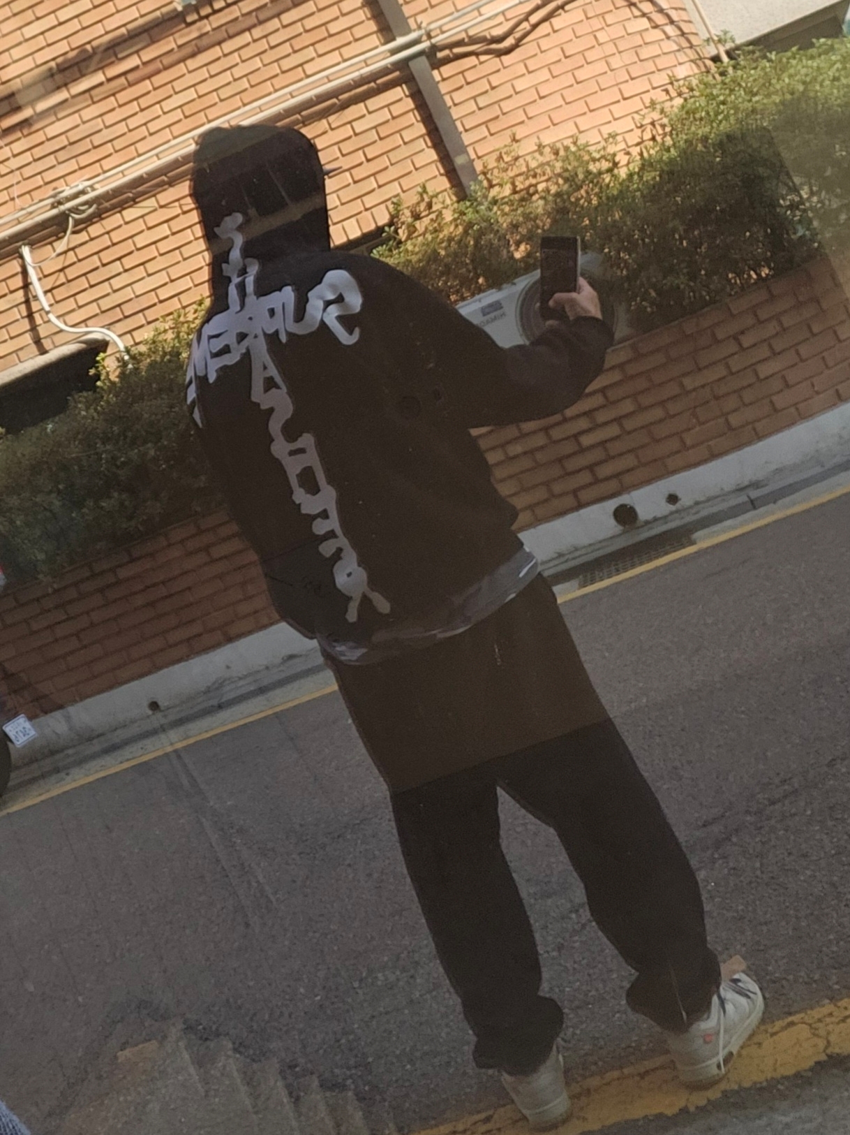 Supreme x Thrasher Zip Up Hooded Sweatshirt Black - 24FW, Supreme Satin Applique Sweatpants Black - 24FW 착용 스타일 - 3