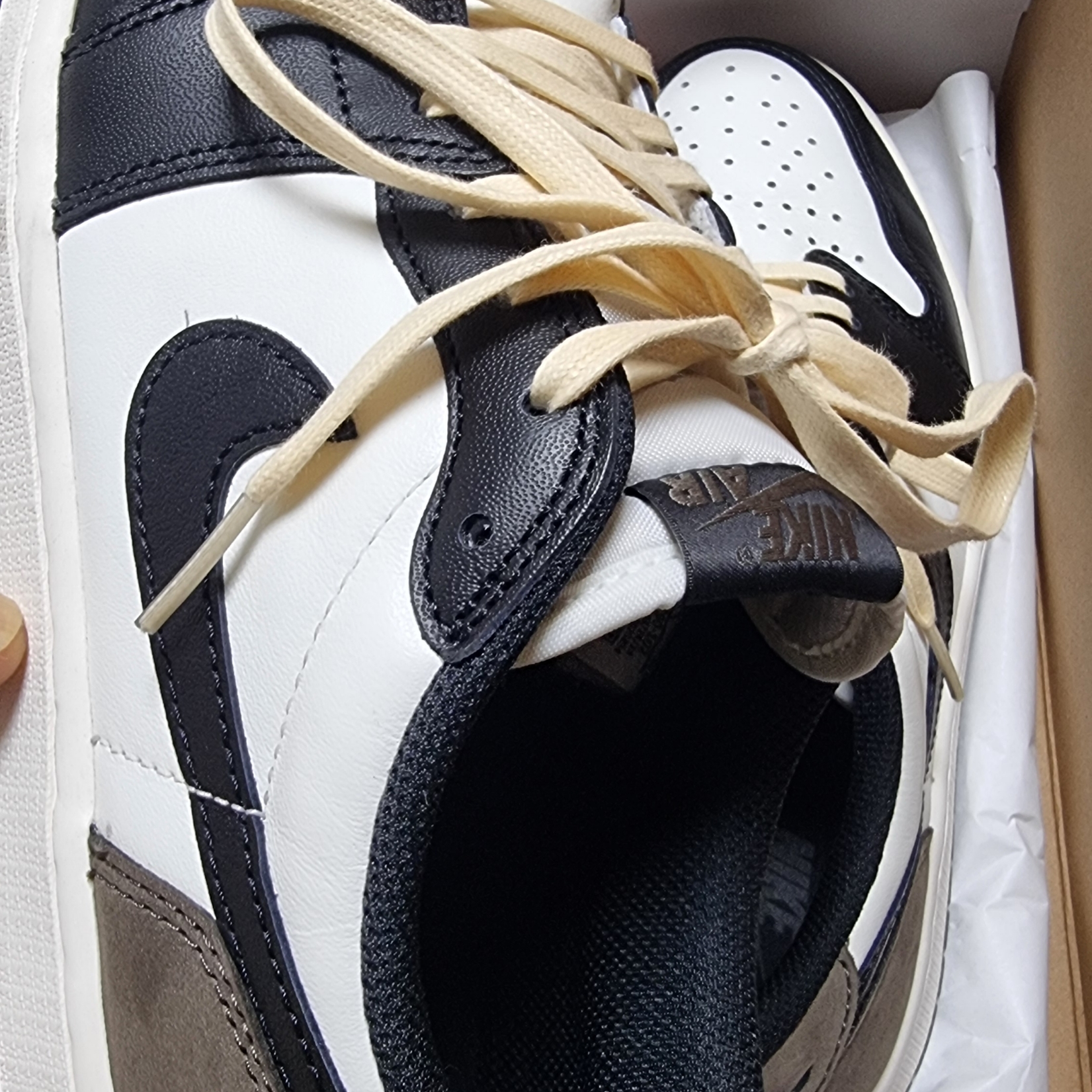 Jordan 1 Retro Low OG Mocha 착용 스타일 - 2