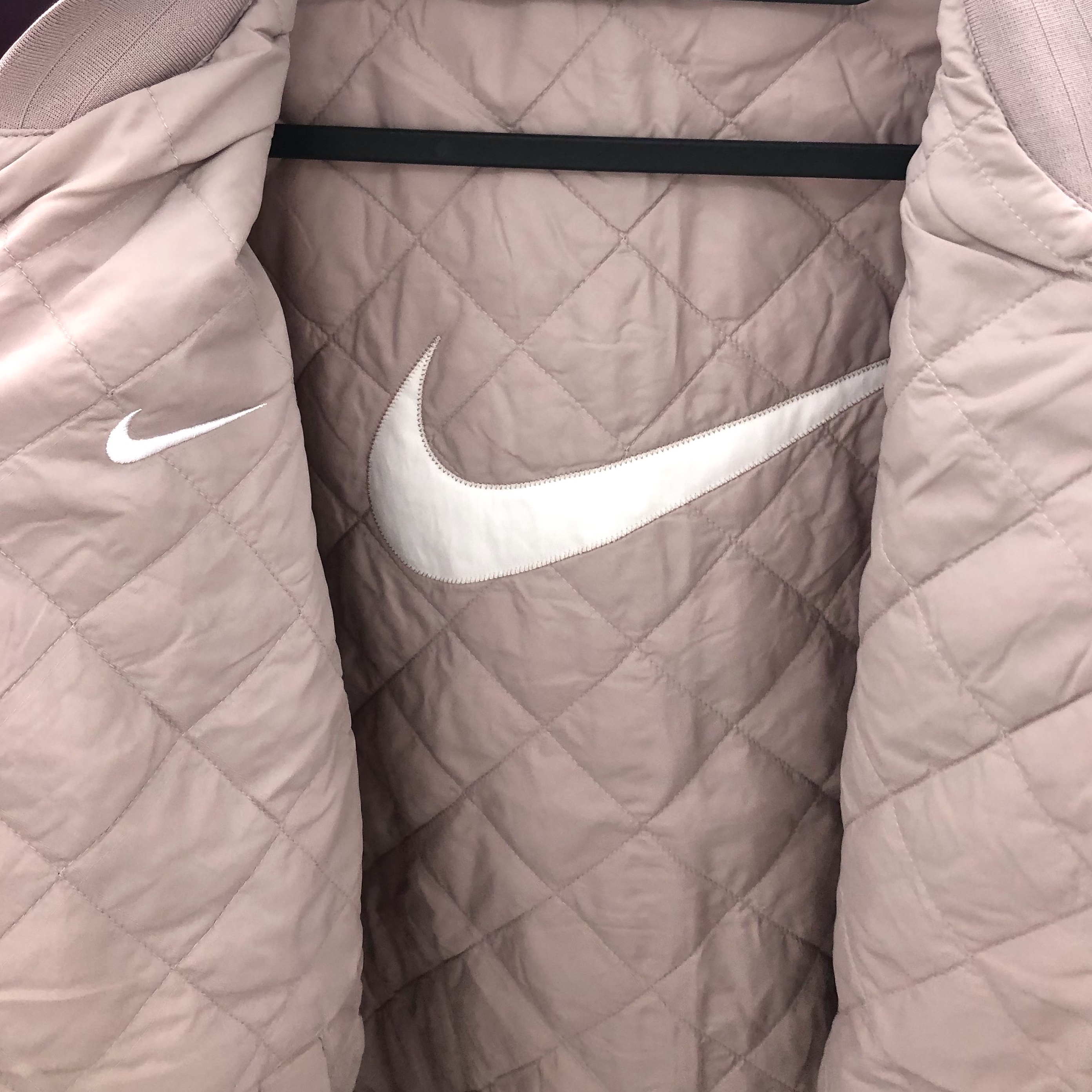 (W) Nike NSW Reversible Varsity Bomber Jacket Diffused Taupe - US/EU 착용 스타일