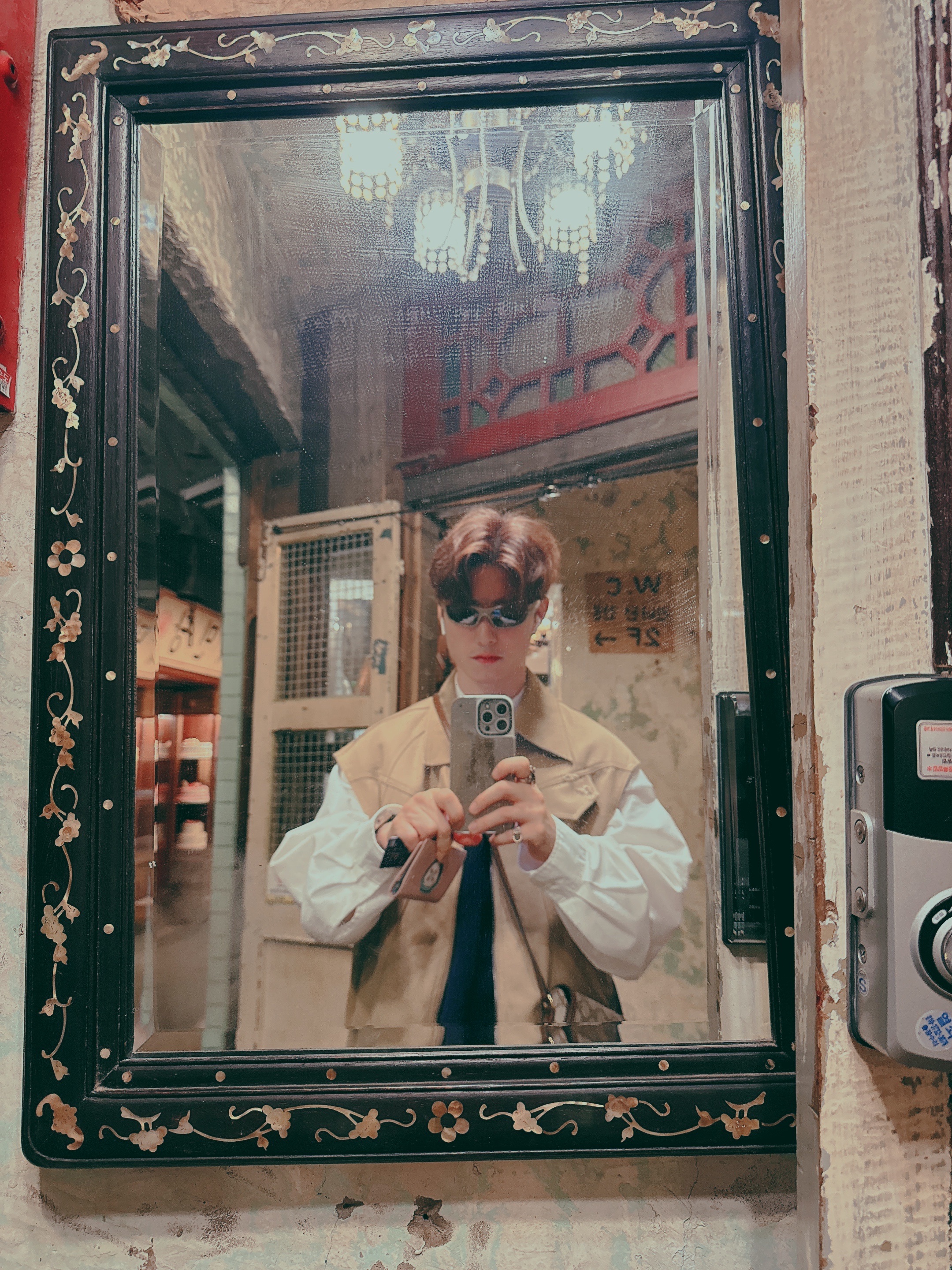 Oakley x Satisfy Straight Jacket Matte Terrain Tan, Gucci Horsebit 1955 Mini Bag Beige Ebony 착용 스타일