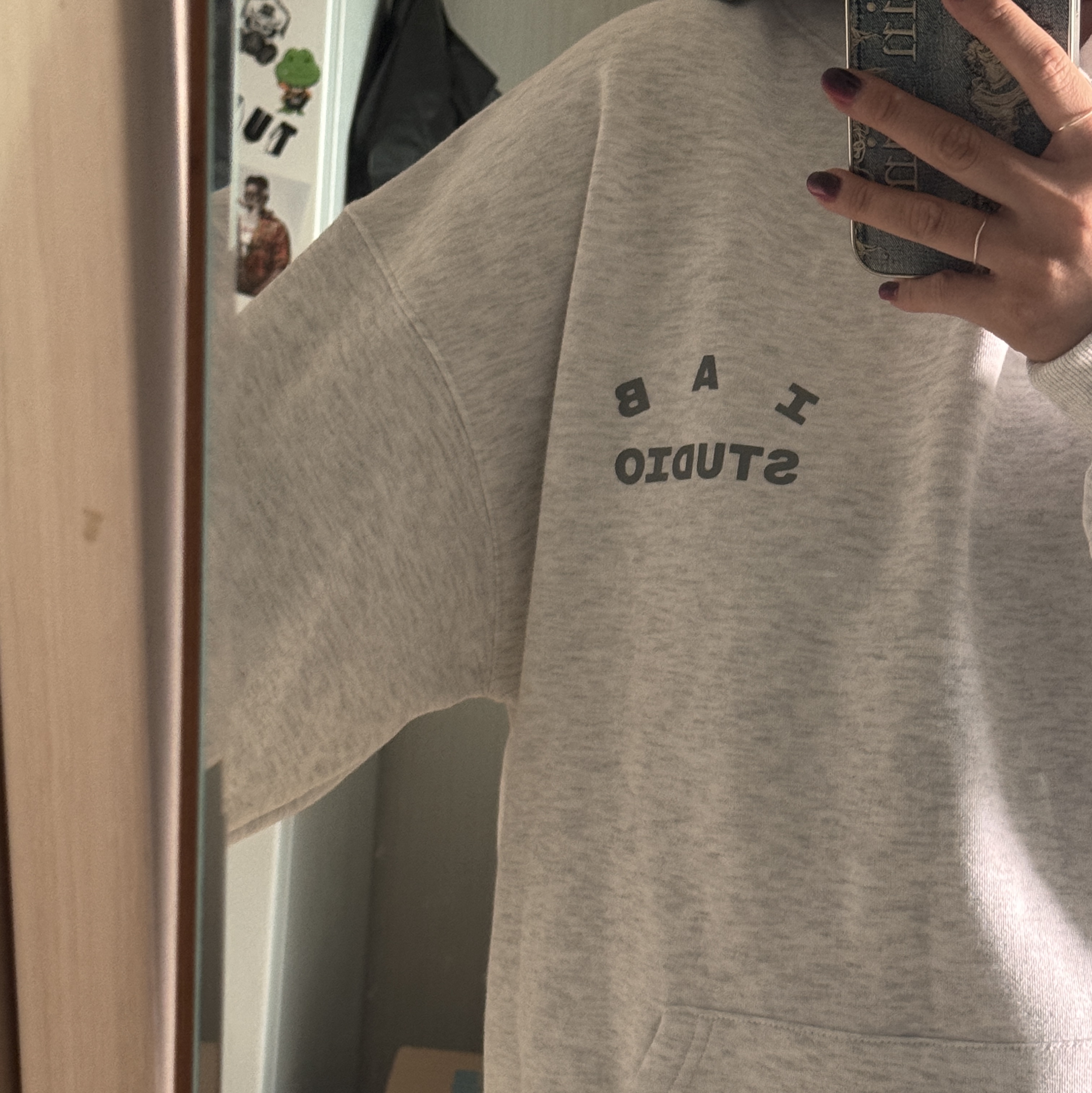 IAB Studio Hoodie Light Gray 착용 스타일