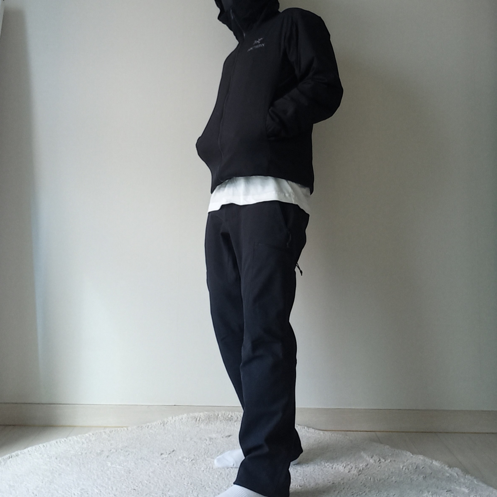 Arc'teryx Gore 5 Panel Cap Black, Arc'teryx Atom Hoody Black 착용 스타일 - 5