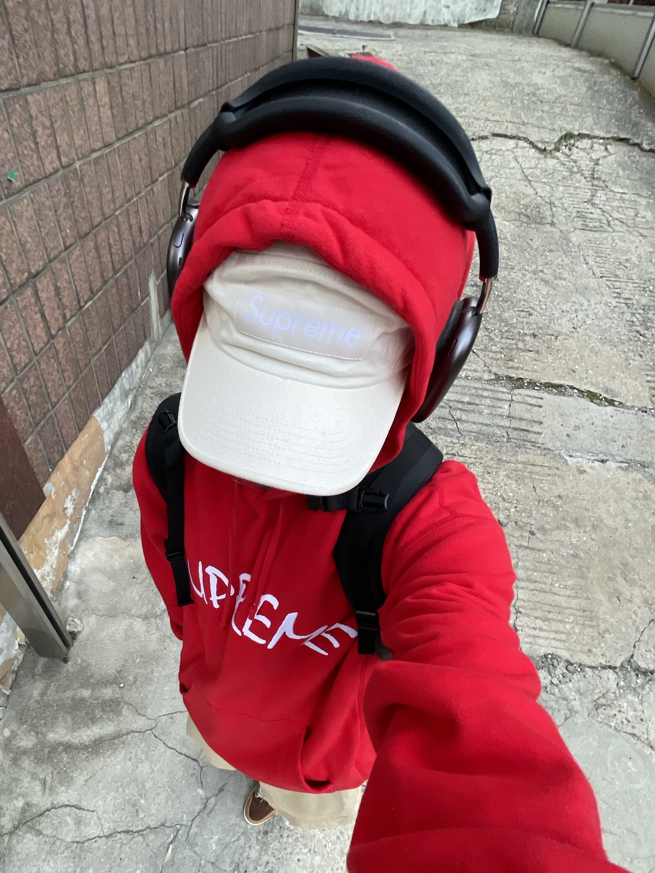 Jordan 1 x Zion Williamson Retro Low OG Flax and Oil Green, Supreme FTP Arc Hooded Sweatshirt Washed Red - 21SS 착용 스타일 - 1