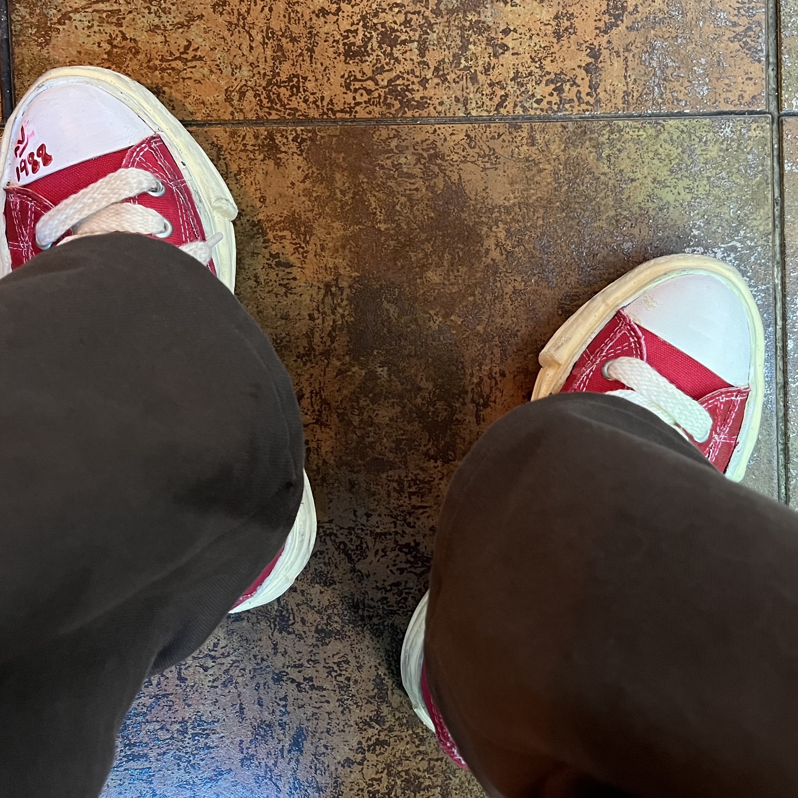 Maison Mihara Yasuhiro Peterson VL OG Sole Canvas Low-top Sneakers Red 착용 스타일 - 1