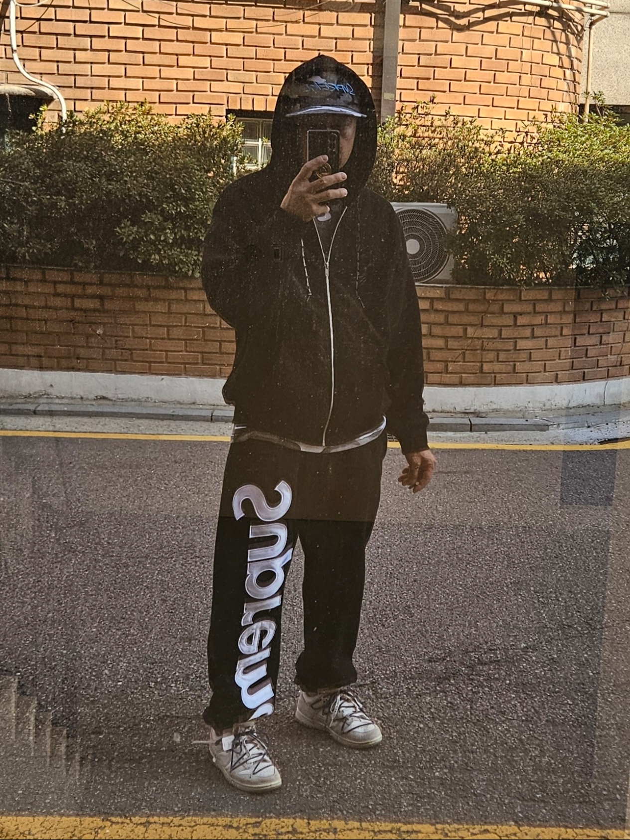 Supreme x Thrasher Zip Up Hooded Sweatshirt Black - 24FW, Supreme Satin Applique Sweatpants Black - 24FW 착용 스타일 - 4