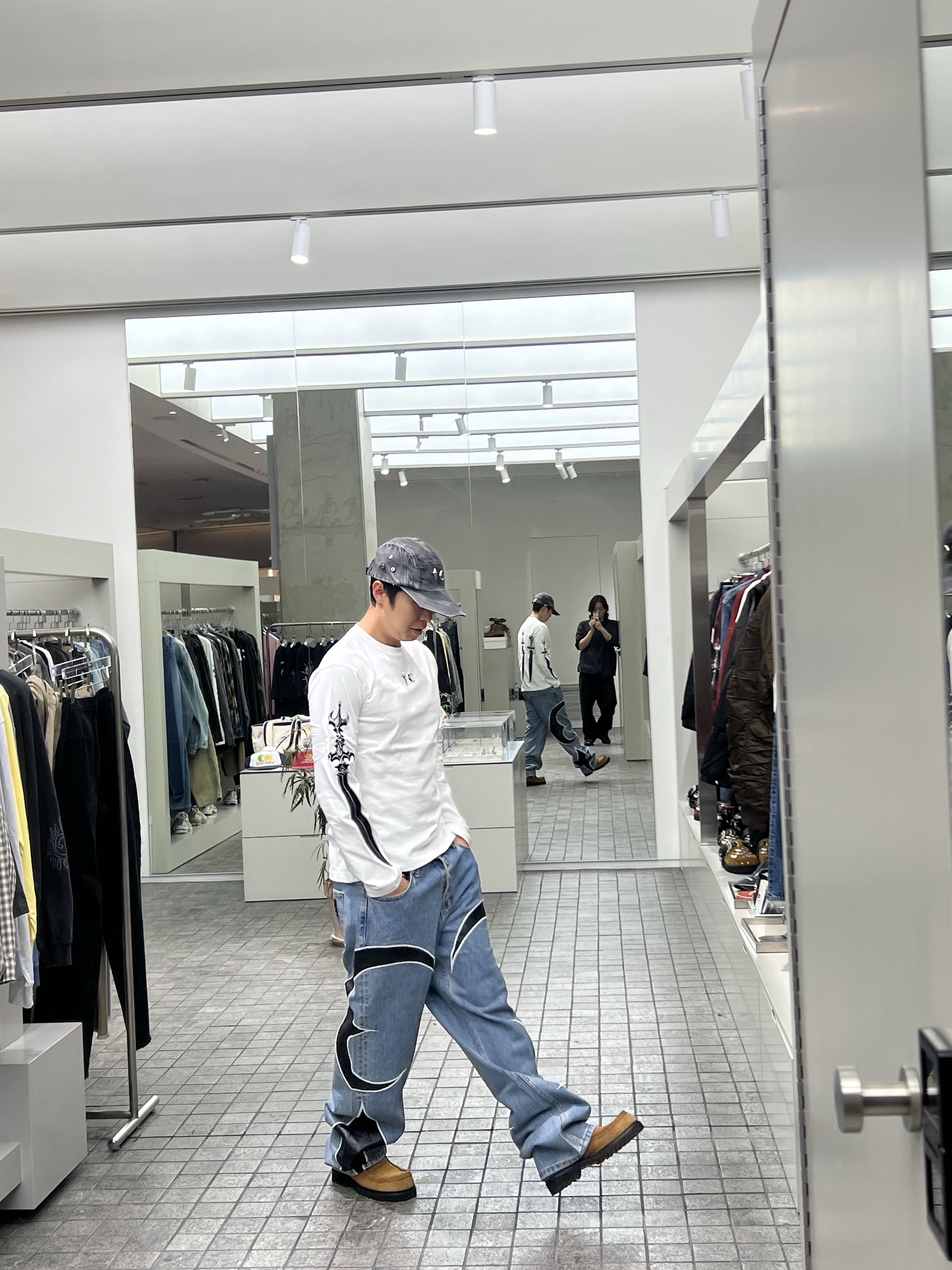 Thug Club Arab Sword Sleeve White - 24FW, Thug Club Tc Army Cap Denim - 24FW 착용 스타일 - 1
