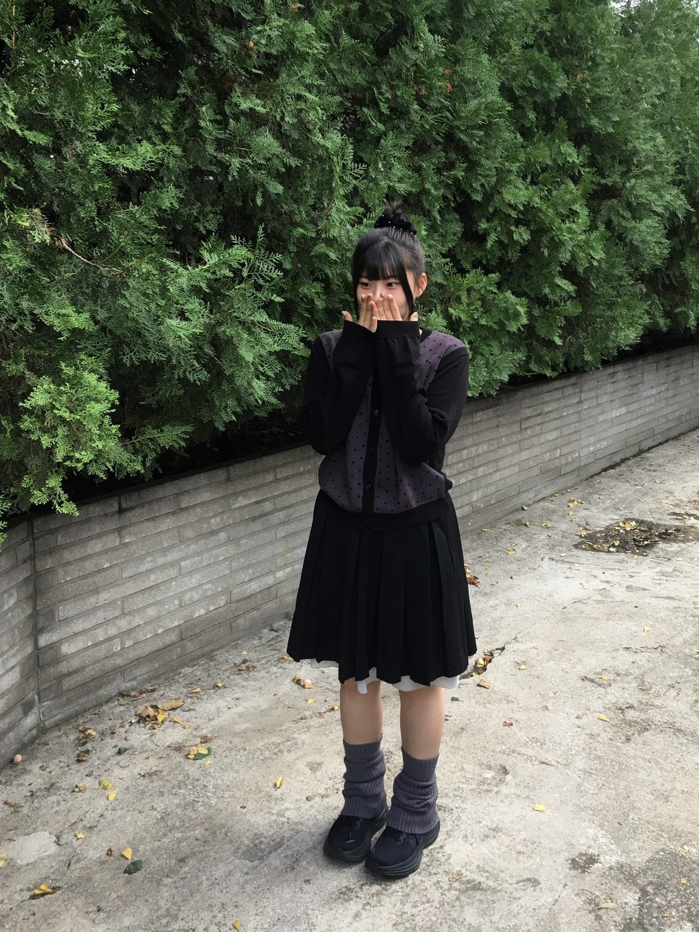 COS Quilted Mini Bag Black, Hoka Bondi 8 Black - Wide 착용 스타일 - 3