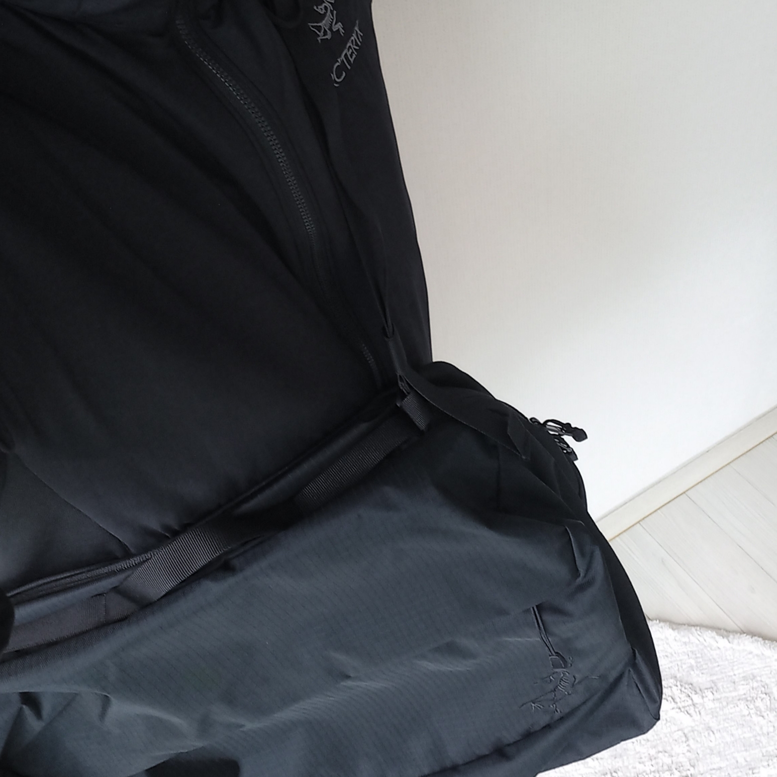 Arc'teryx Ion Gear Organizer Black, Arc'teryx Atom Hoody Black μ°©μ© μ€νμΌ - 4