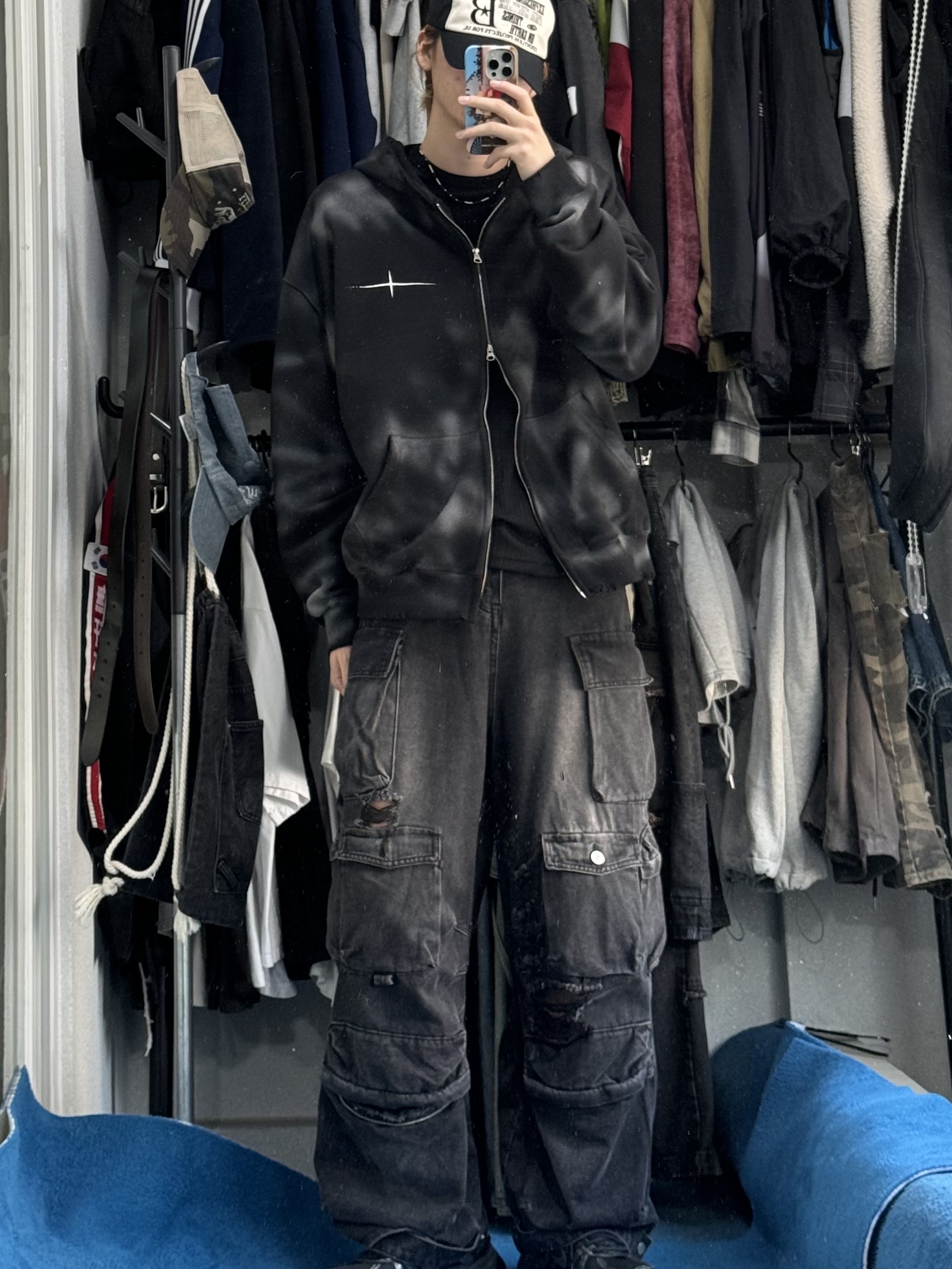 Nike V2K Run Black Anthracite 착용 스타일 - 2