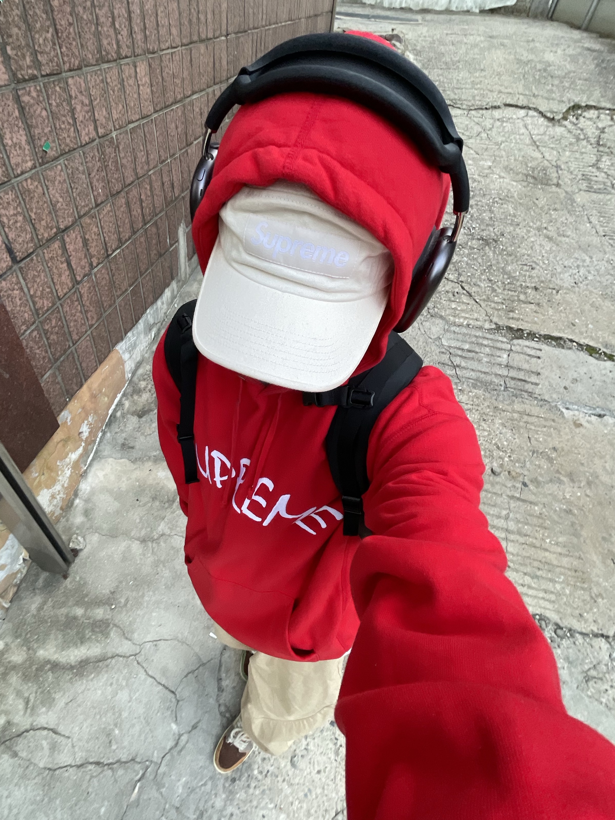 Jordan 1 x Zion Williamson Retro Low OG Flax and Oil Green, Supreme FTP Arc Hooded Sweatshirt Washed Red - 21SS 착용 스타일 - 3