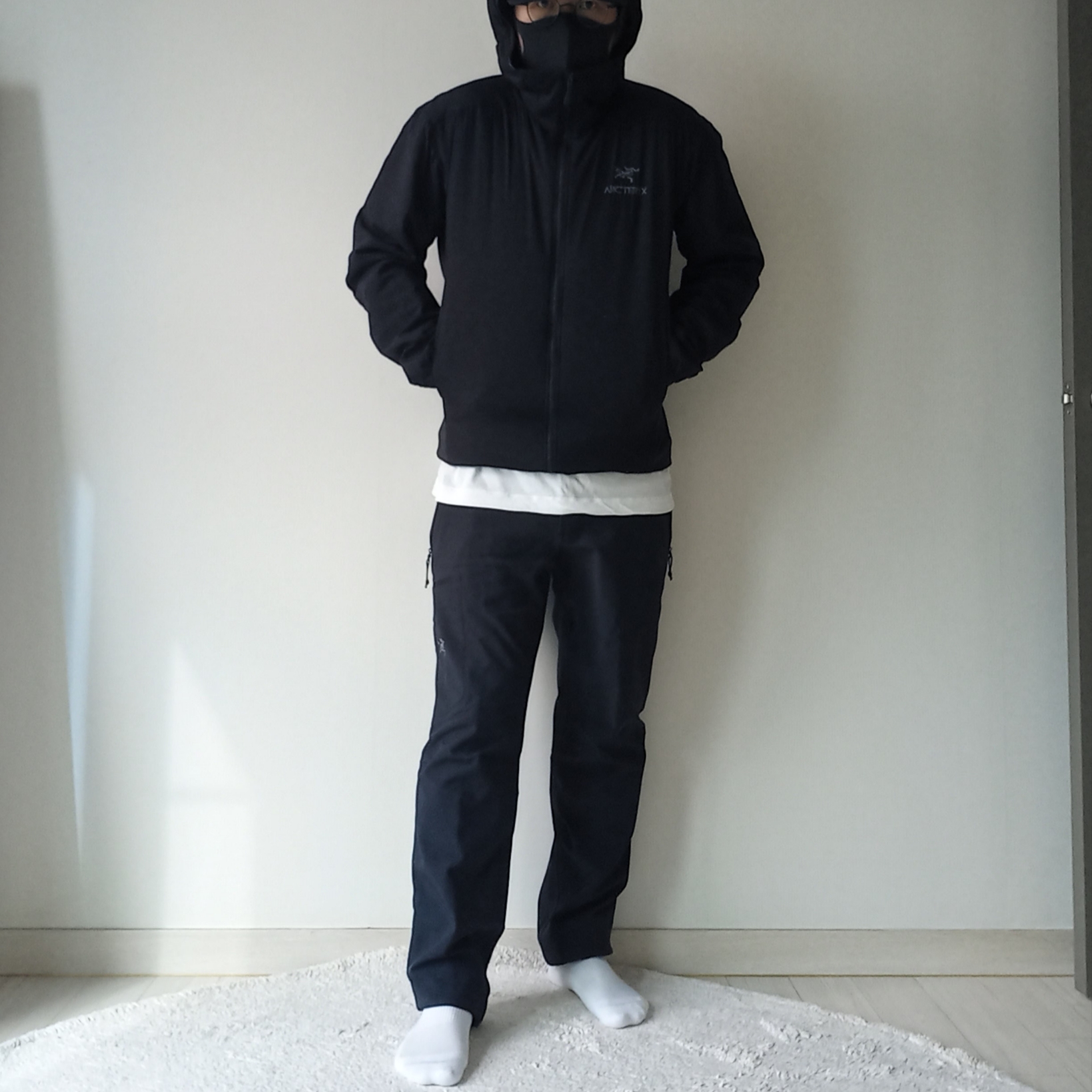 Arc'teryx Gore 5 Panel Cap Black, Arc'teryx Atom Hoody Black 착용 스타일 - 8