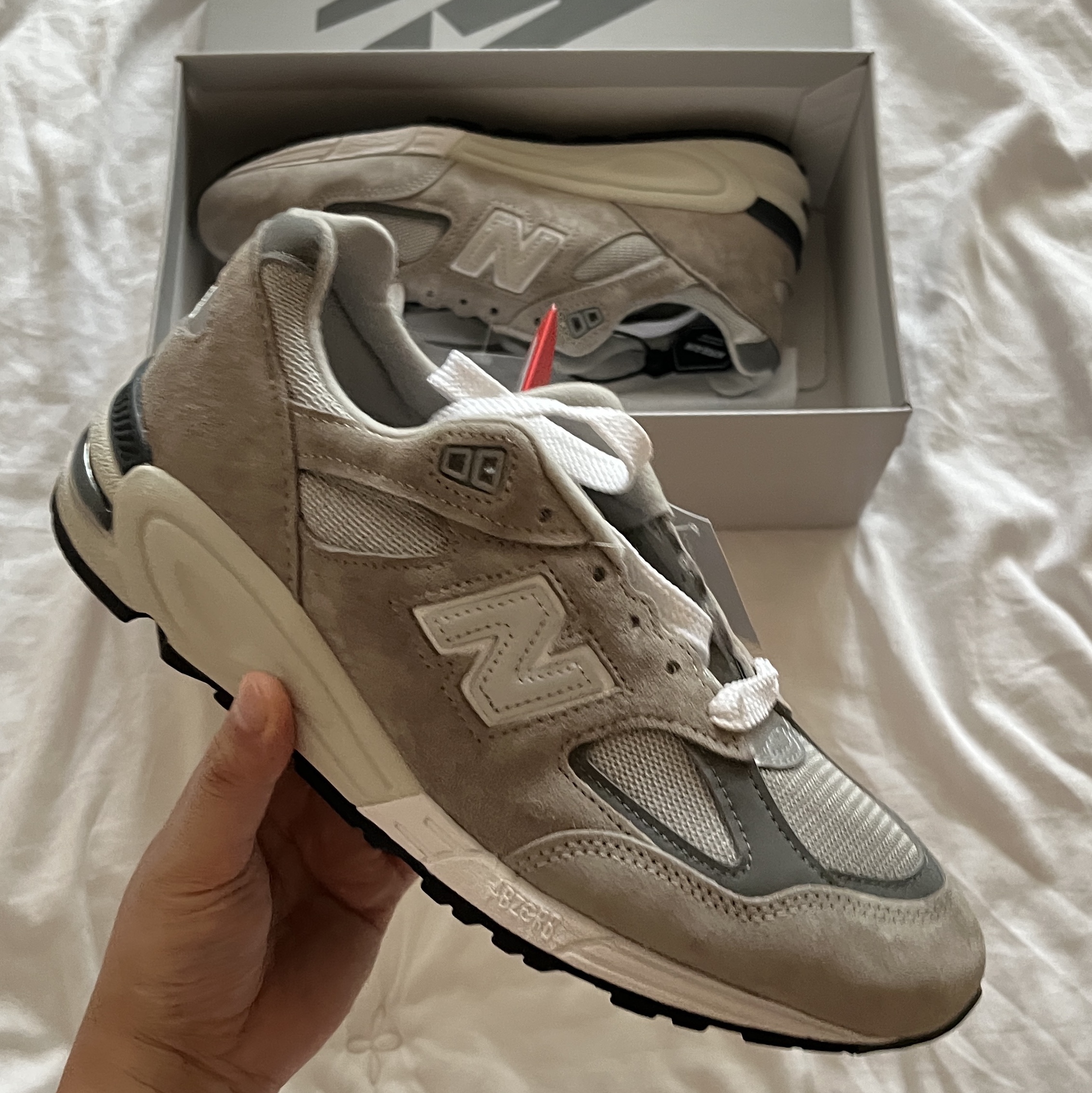 New Balance 990v2 Made in USA Grey 착용 스타일