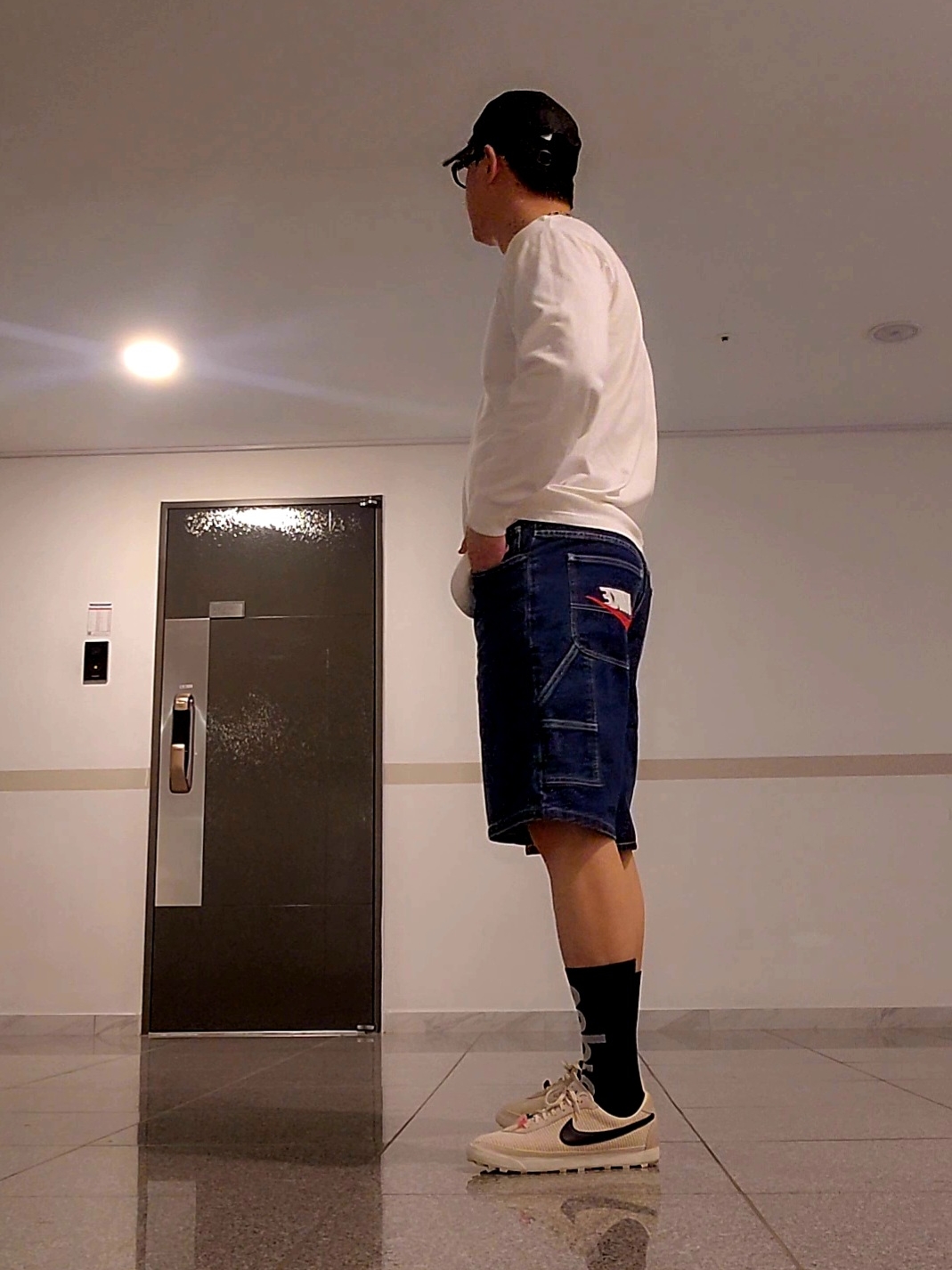 Nike x Bode Astrograbber SP Light Cream and Black, Supreme x Nike Lightweight Crew Socks Black (1 Pack) 착용 스타일 - 1