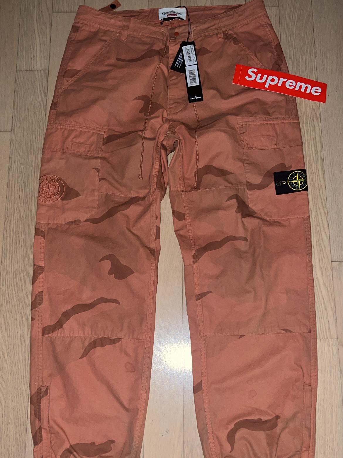 Supreme x Stone Island Riot Mask Camo Jacket Coral - 19SS, Supreme x Stone Island Camo Cargo Vest Coral Camo - 19SS 착용 스타일 - 3