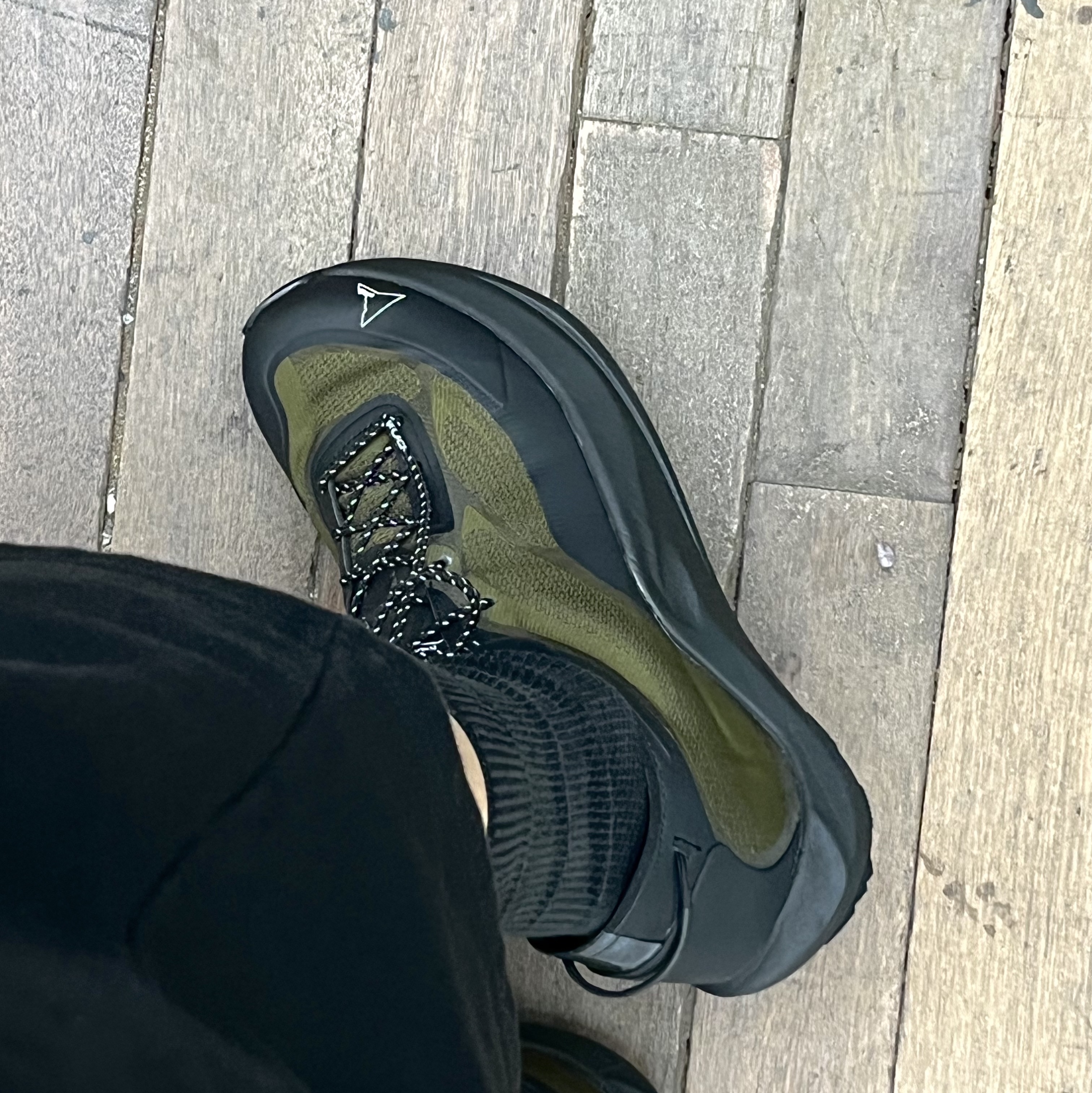 Roa Sella Olive Black 착용 스타일 - 2