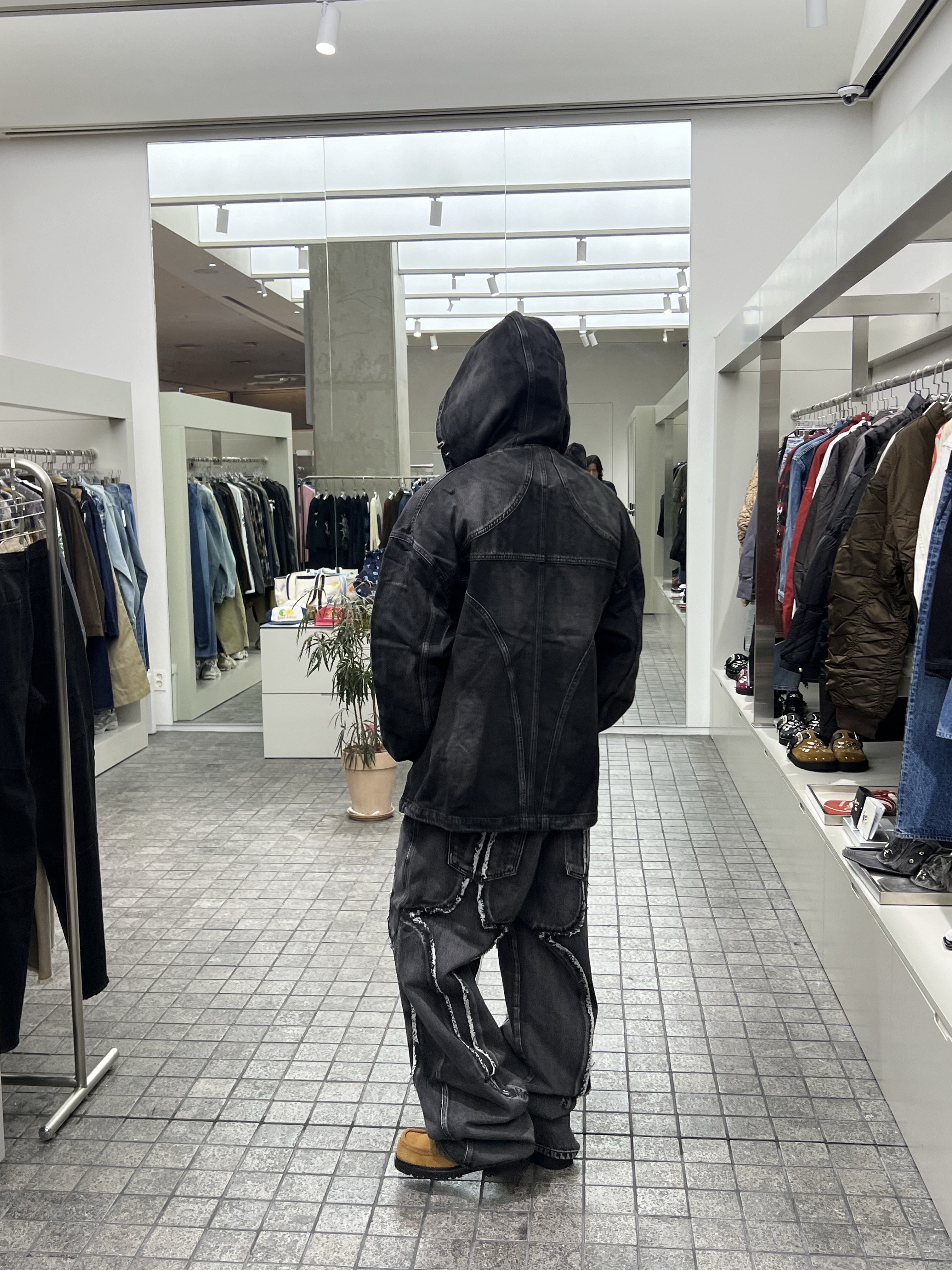Thug Club Chopper Cap Black - 24FW, Thug Club Basic Emblem Denim Jacket Black - 24FW 착용 스타일 - 3