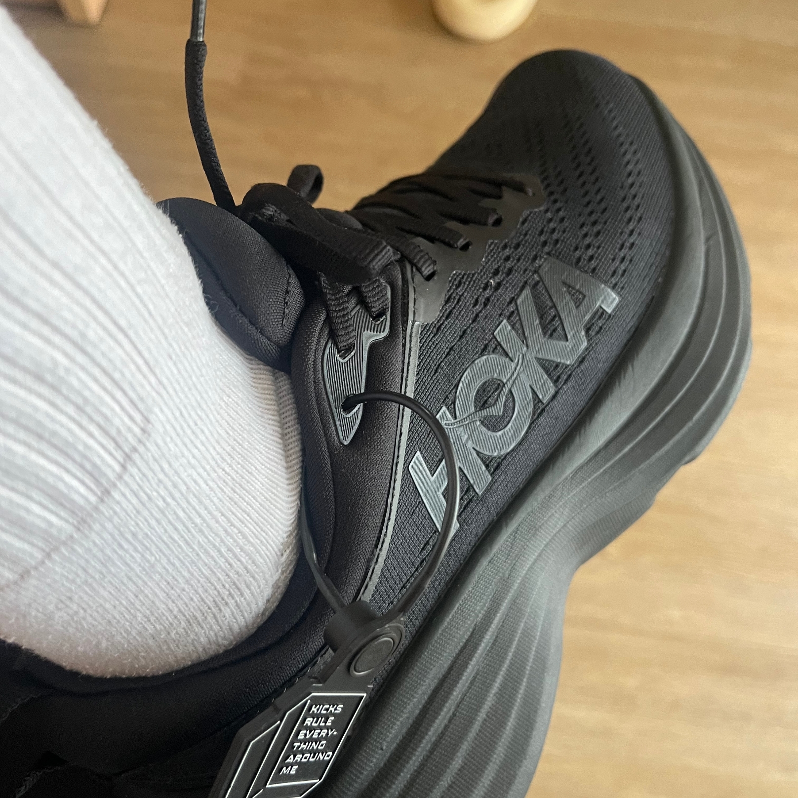 (W) Hoka Bondi 8 Black - Regular 착용 스타일