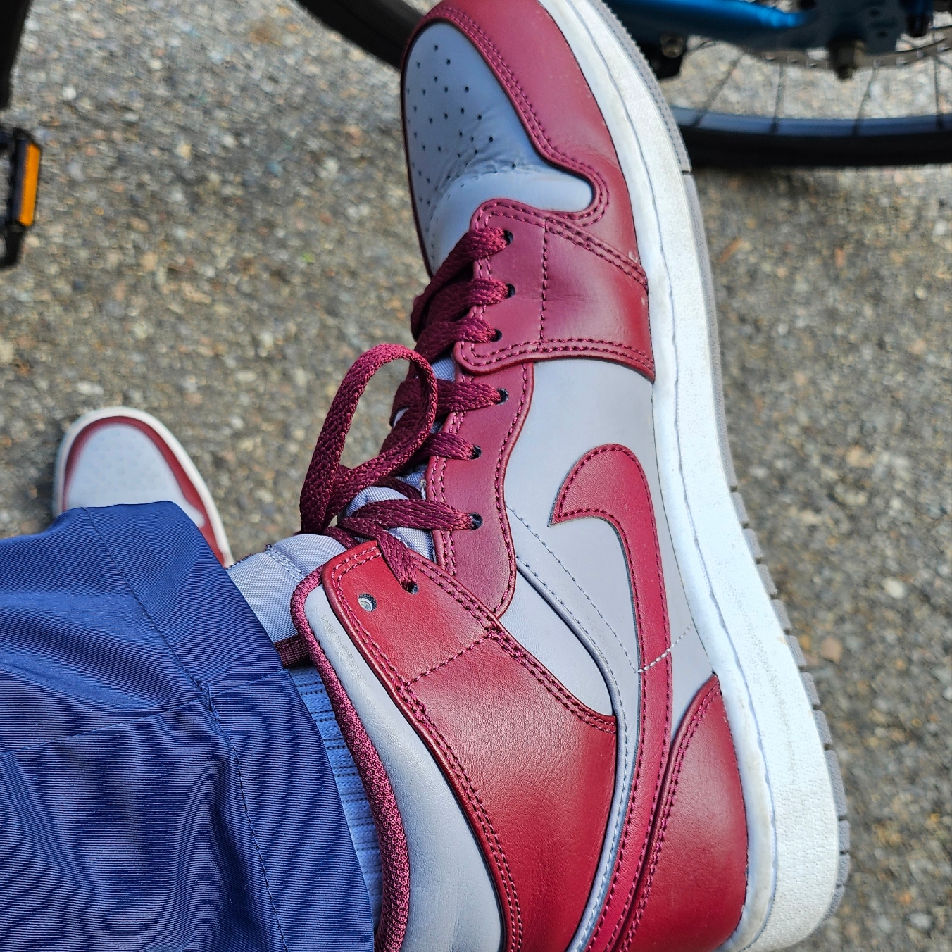 Jordan 1 Mid Cherrywood Red 착용 스타일