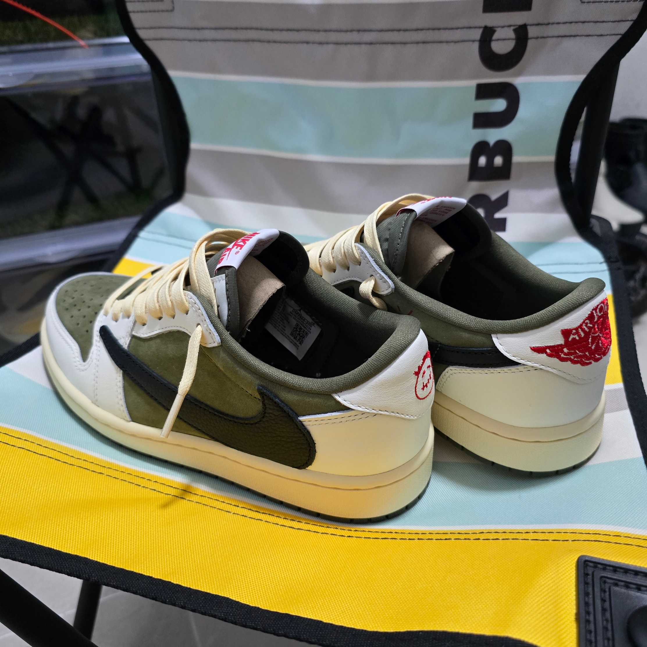 Jordan 1 x Travis Scott Retro Low OG SP Reverse Olive 착용 스타일