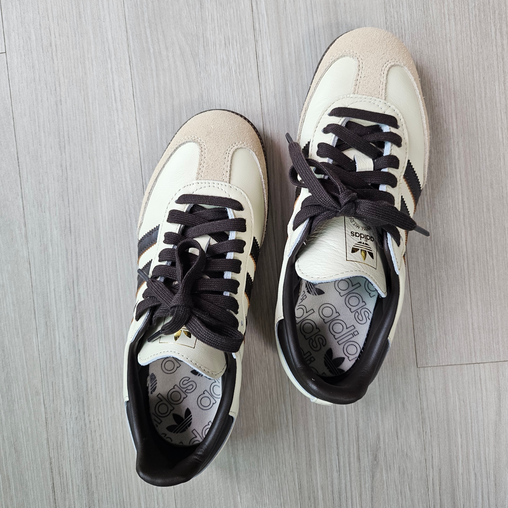 Adidas Samba OG Cream White Dark Brown 착용 스타일