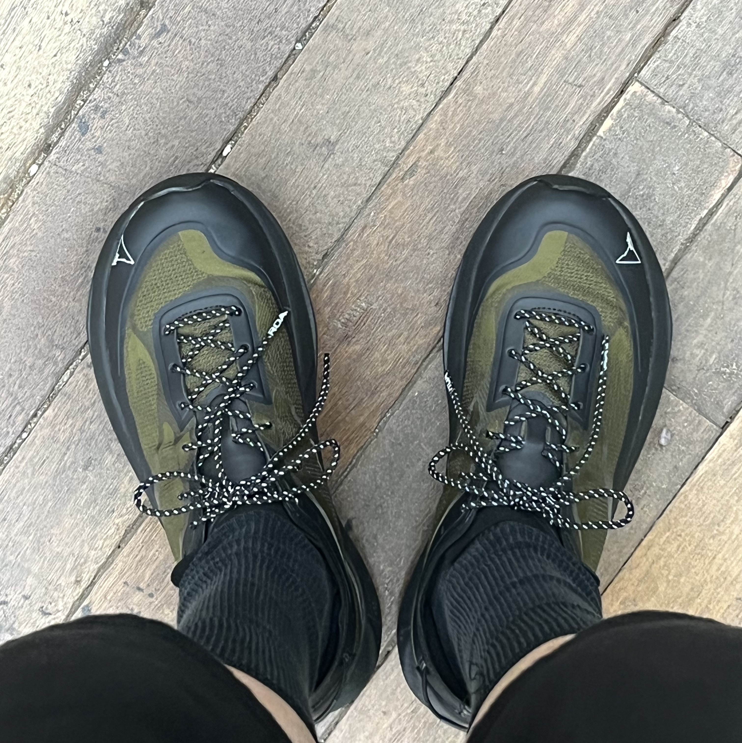 Roa Sella Olive Black 착용 스타일 - 1