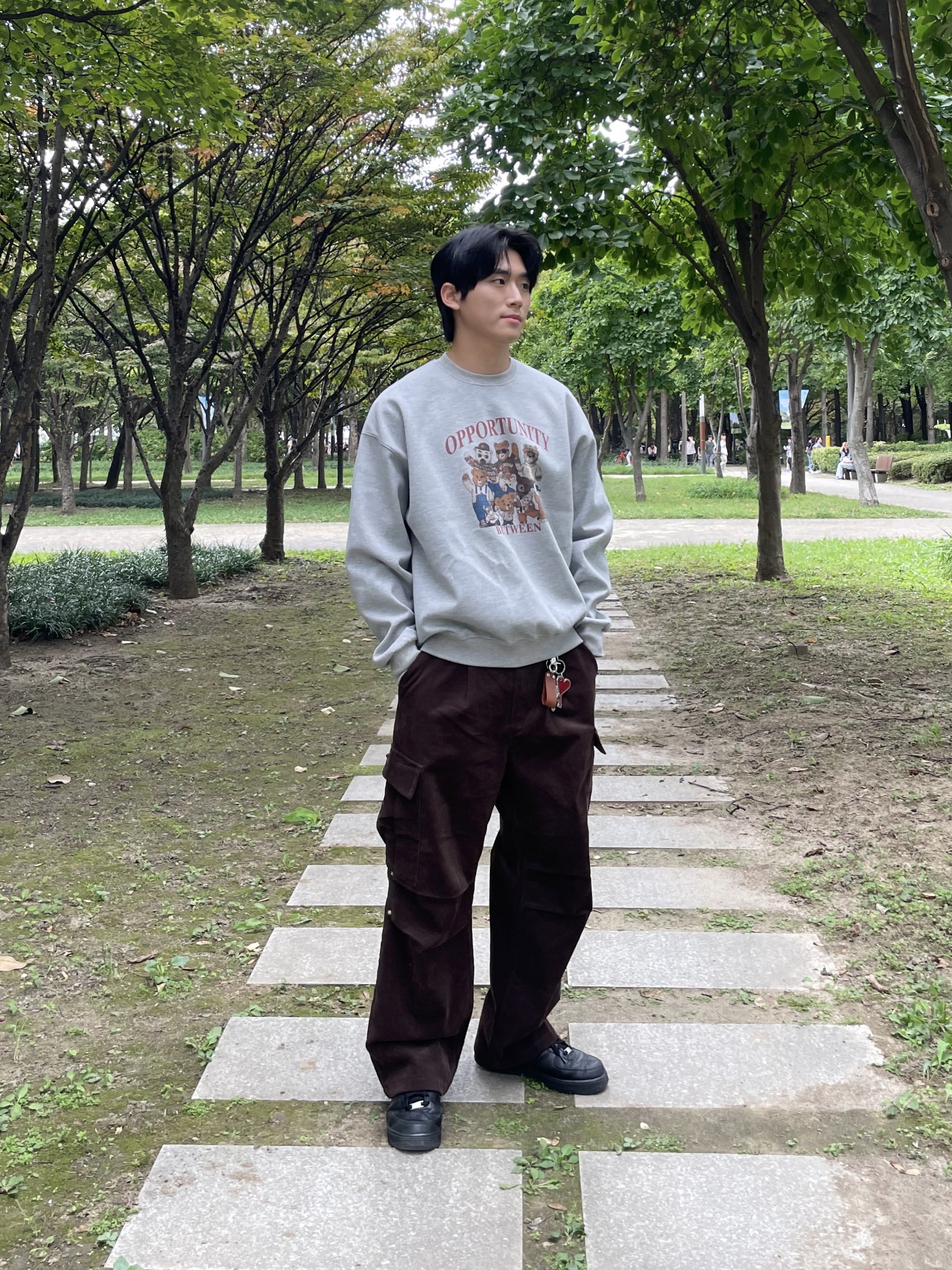 AMI de Coeur Keyring Red, Nike Air Force 1 '07 Low Triple Black 착용 스타일 - 3