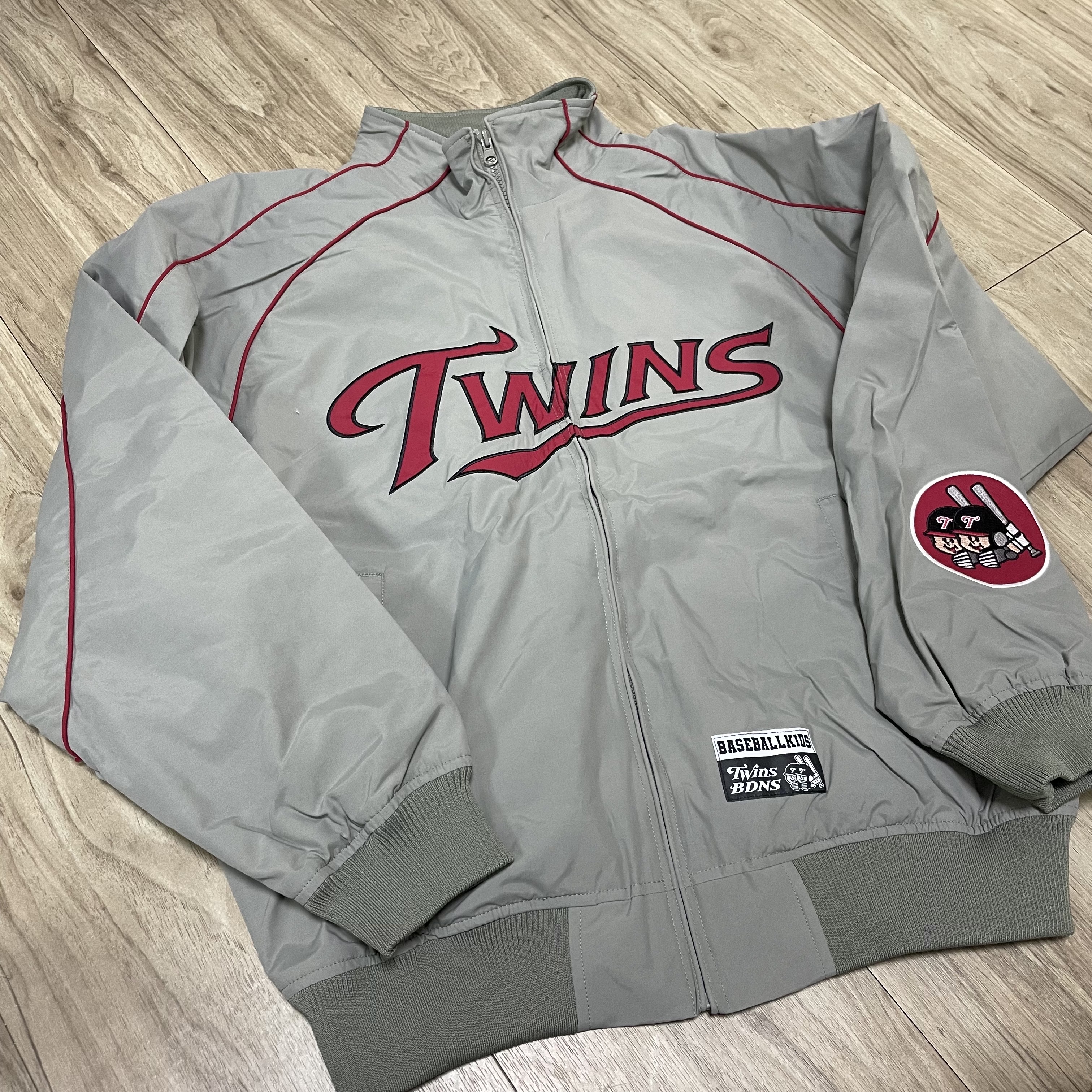 BDNS x LG TWINS Dugout Jacket Grey 착용 스타일