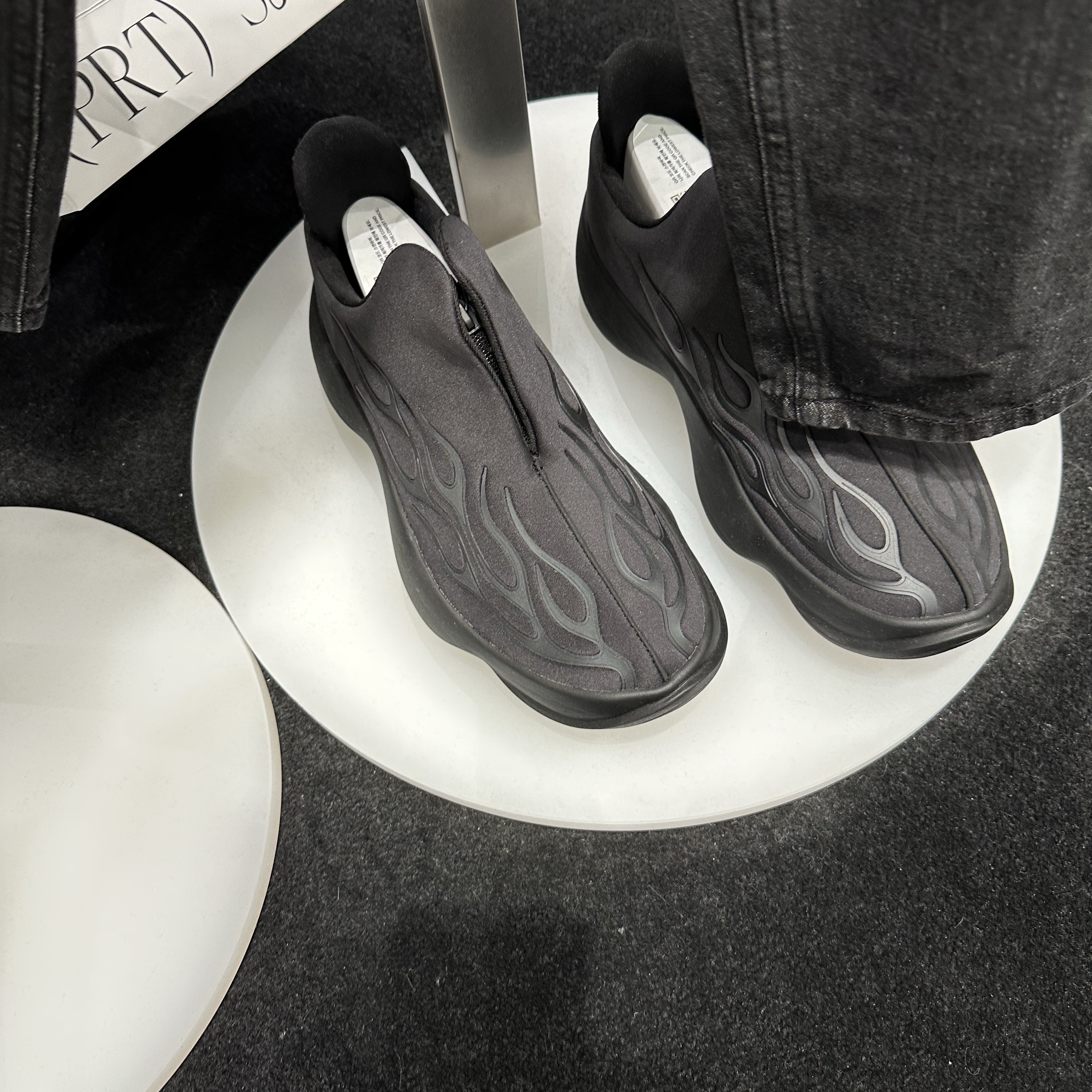 Asics x Taka x One Ok Rock One Black 착용 스타일