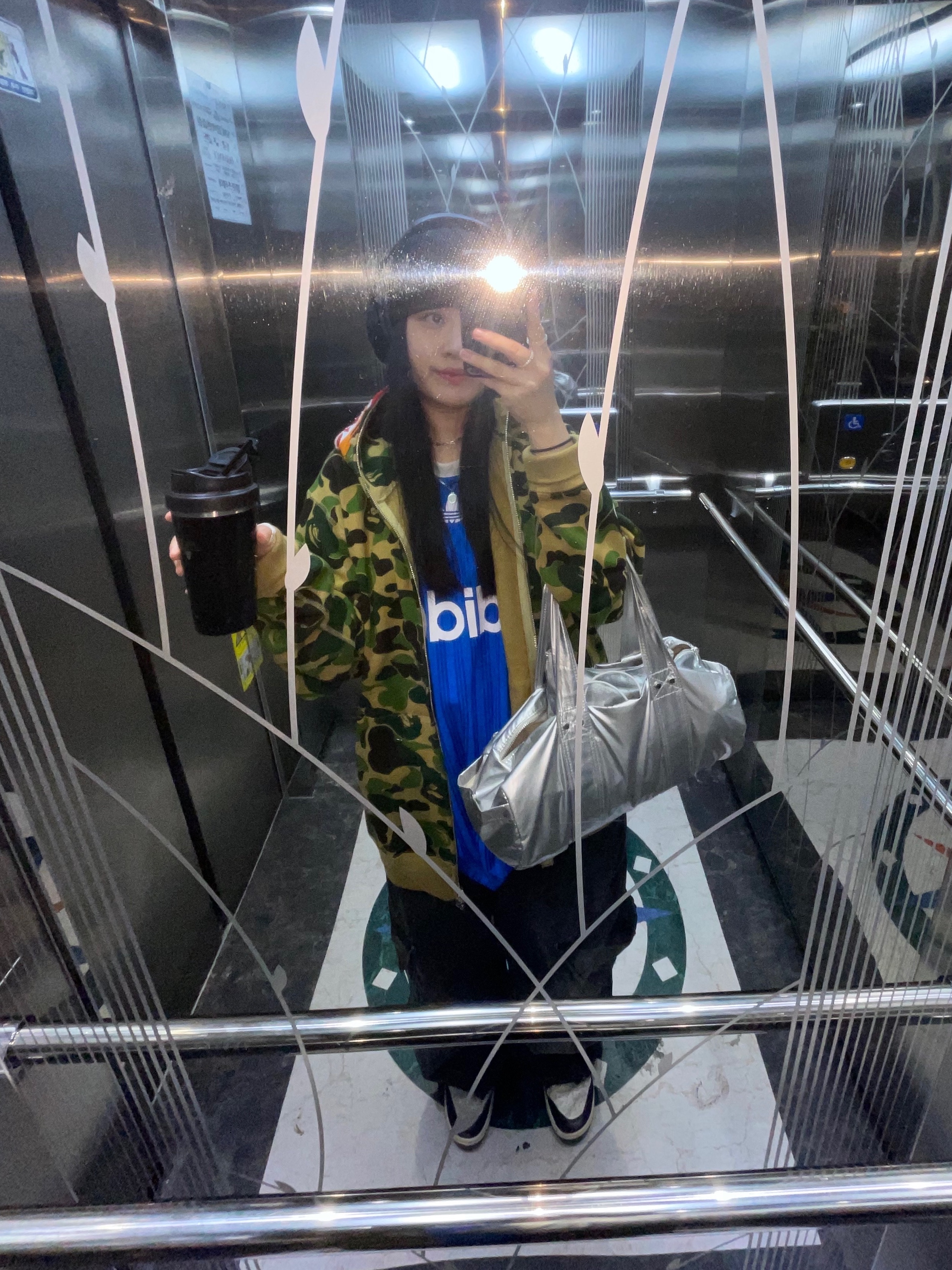 BAPE ABC Camo Tiger Full Zip Hoodie Army Green, BOSE QC Triple Black (Korean Ver.) 착용 스타일 - 1