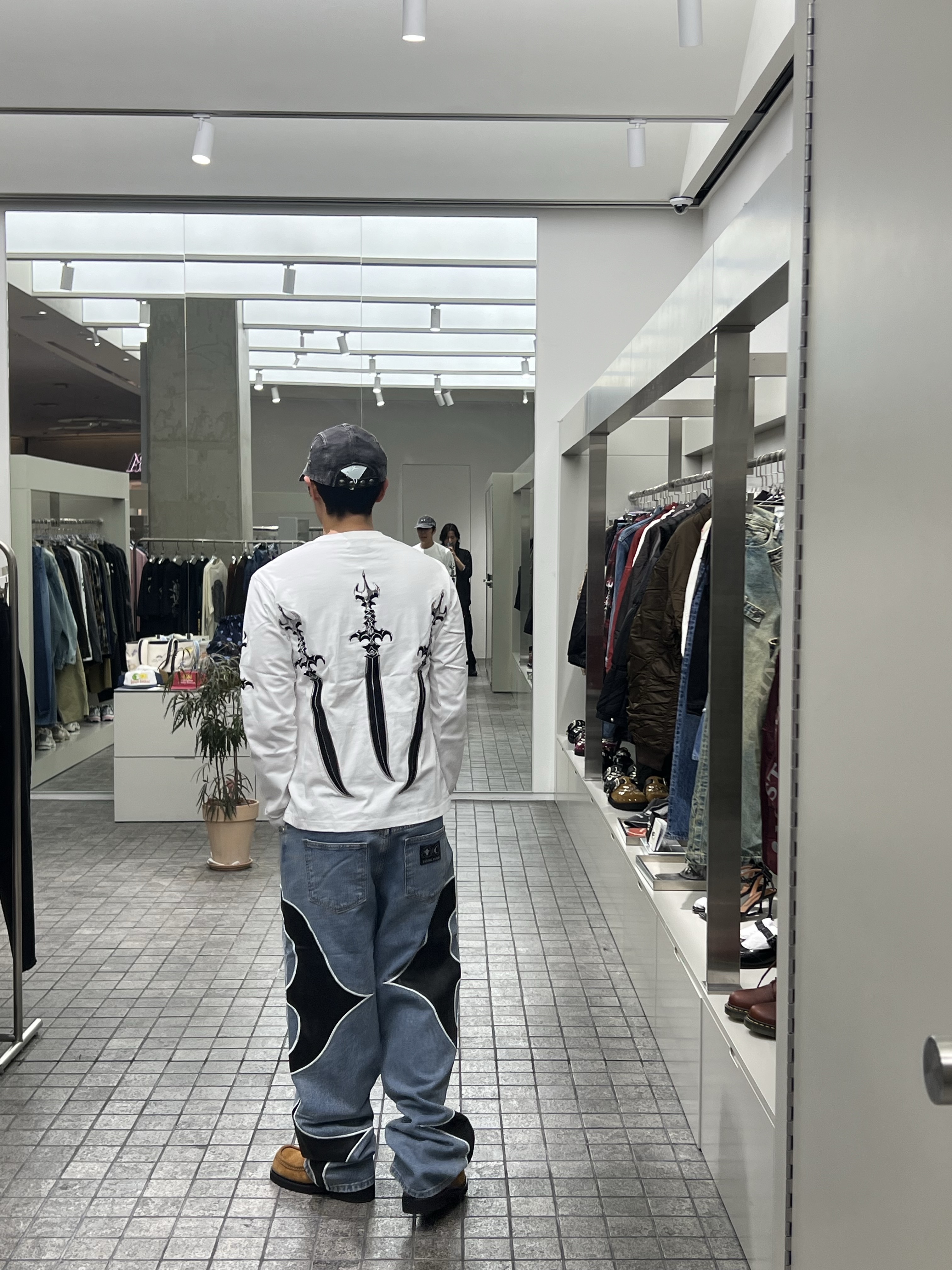 Thug Club Arab Sword Sleeve White - 24FW, Thug Club Tc Army Cap Denim - 24FW 착용 스타일 - 2