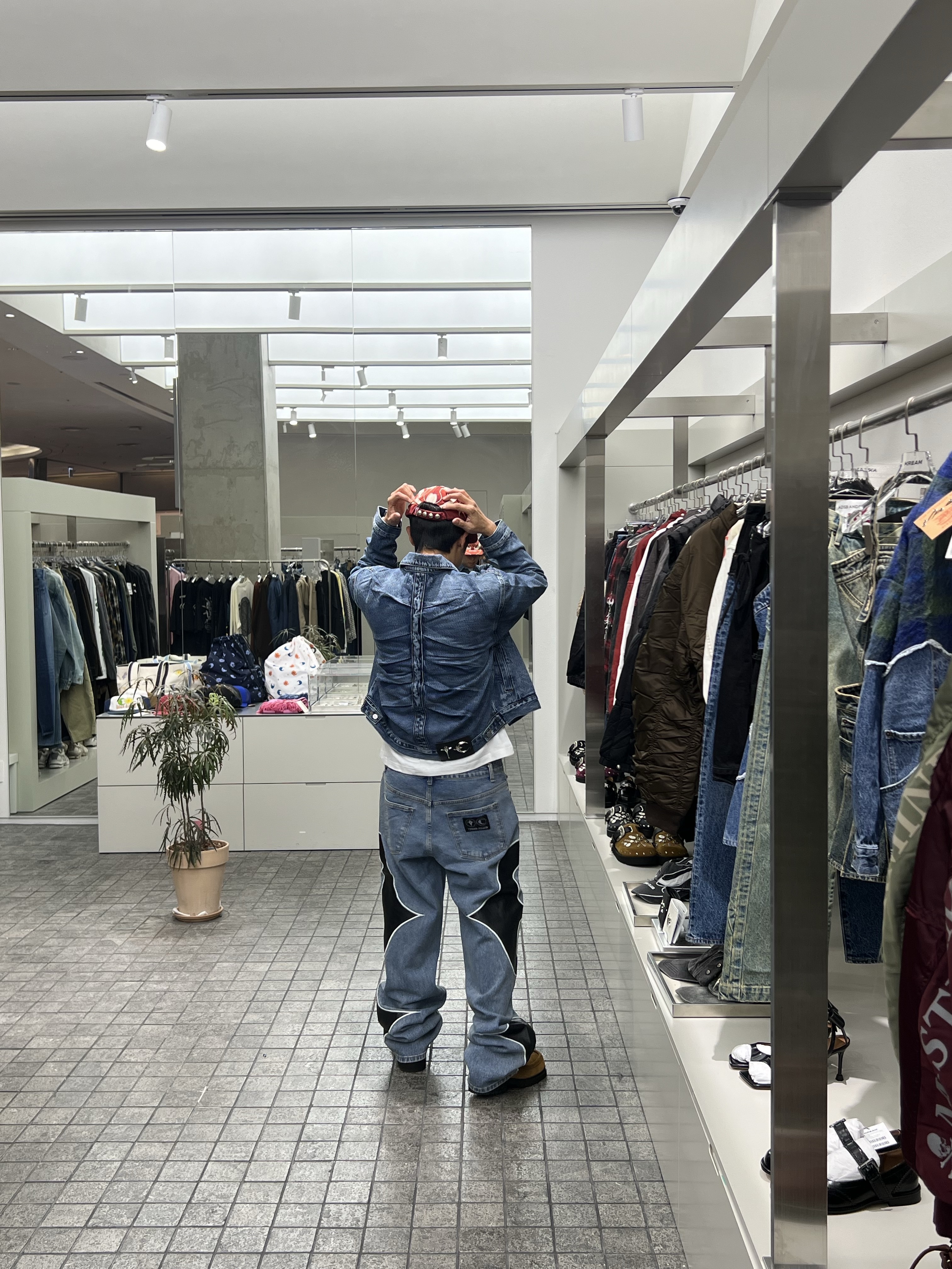 Thug Club Claw Denim Jacket Blue - 24FW 착용 스타일 - 1