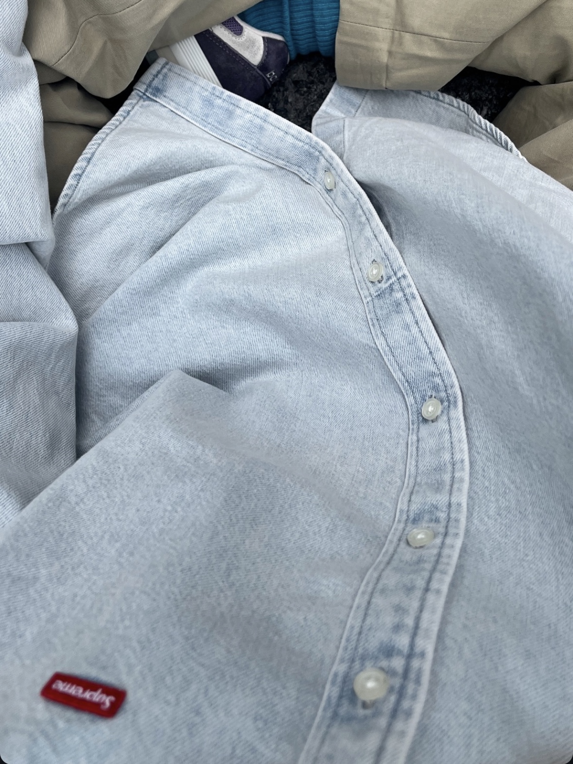 Supreme Small Box Shirt Washed Denim - 24FW 착용 스타일