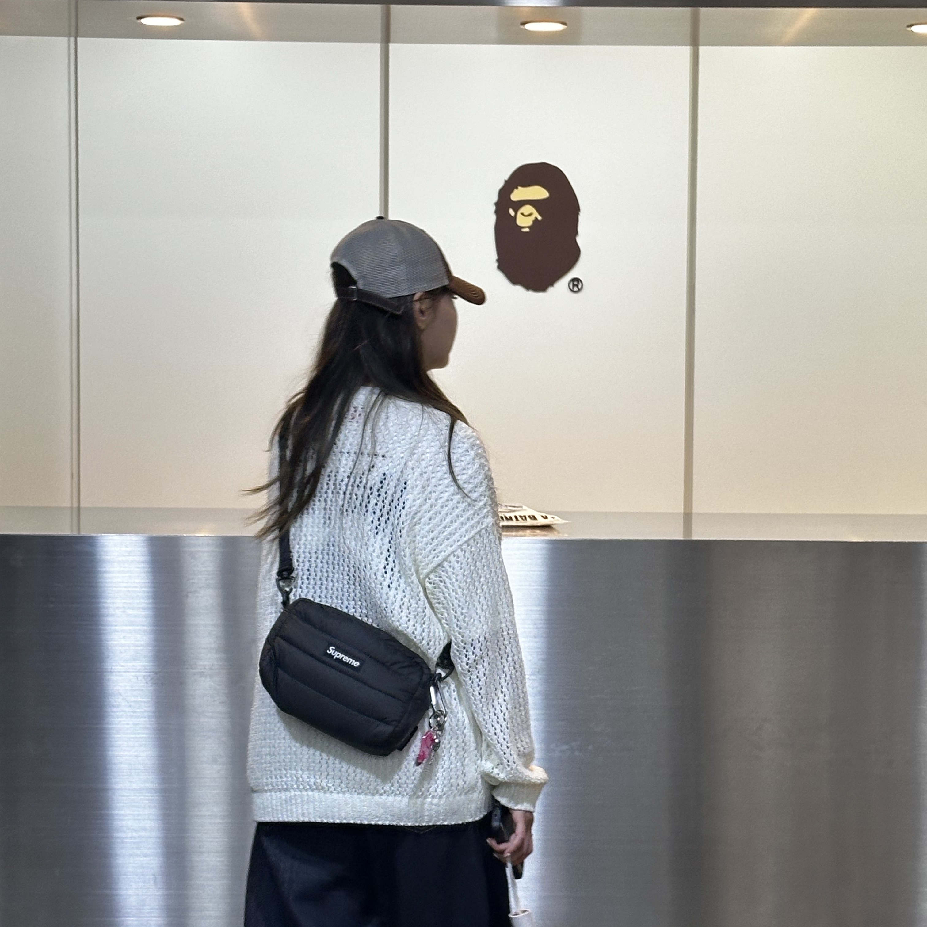Stussy x Gang Starr Take It Personal T-Shirt White, Supreme Puffer Side Bag Black - 22FW 착용 스타일 - 1