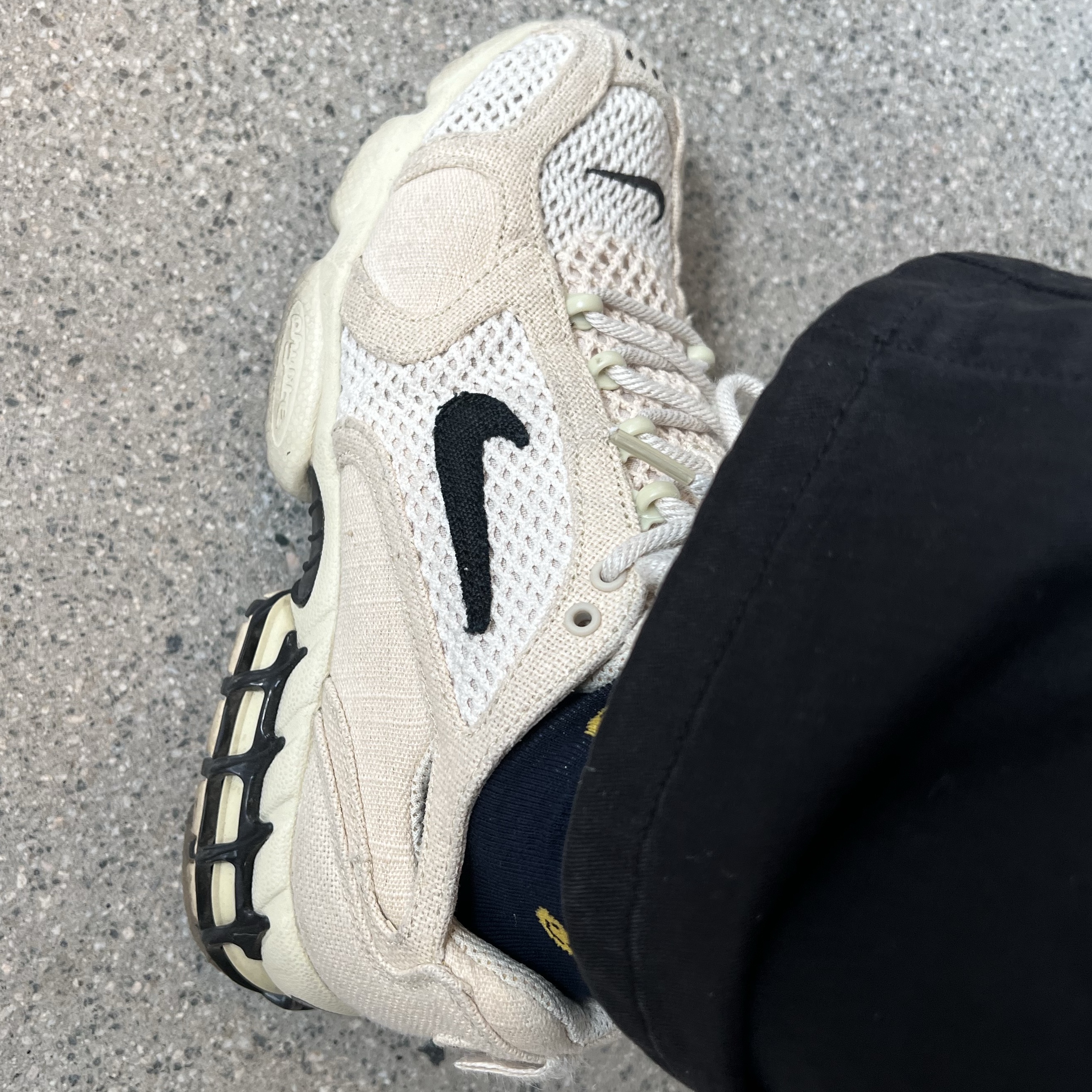 Nike x Stussy Air Zoom Spiridon Cage 2 Fossil 착용 스타일