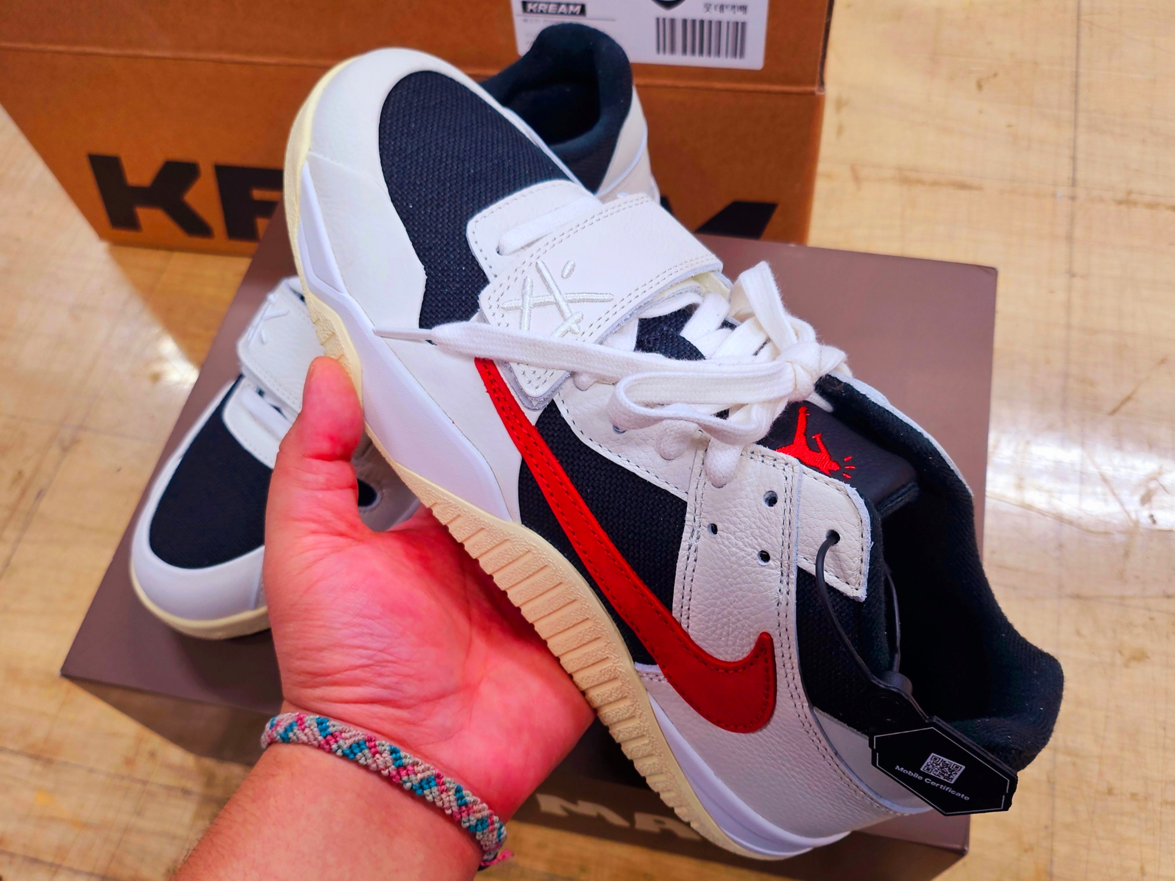 Jordan x Travis Scott Jumpman Jack TR University Red 착용 스타일 - 2