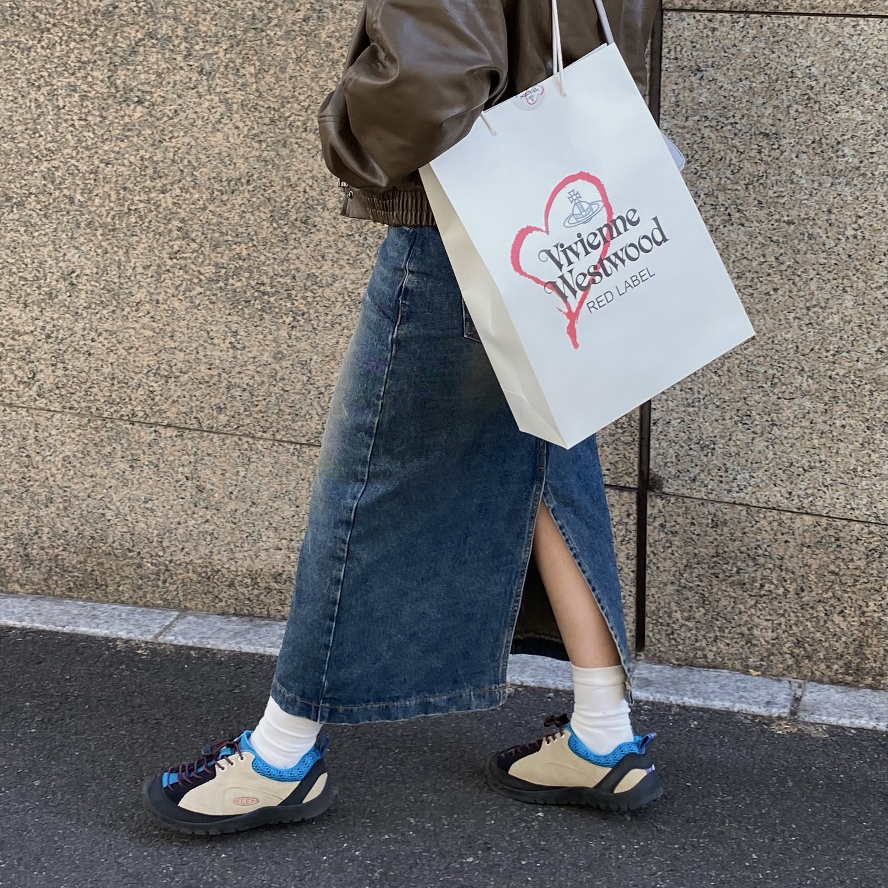 (W) Adidas Adicolor Classic Firebird Track Top Black - KR Sizing, (W) Keen Jasper Rocks SP Sneakers Beige 착용 스타일 - 3