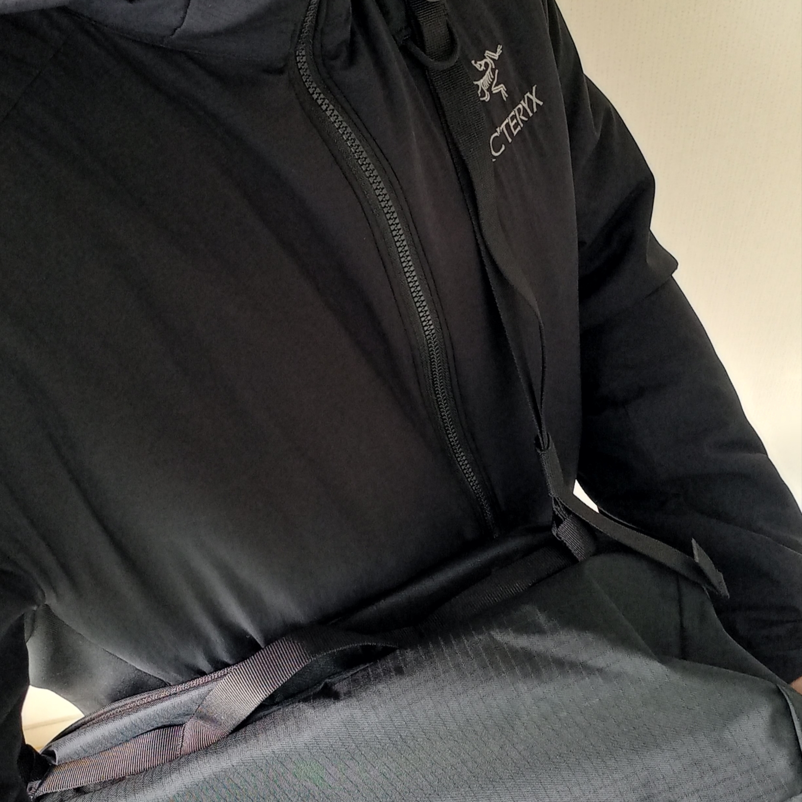 Arc'teryx Ion Gear Organizer Black, Arc'teryx Atom Hoody Black μ°©μ© μ€νμΌ - 6