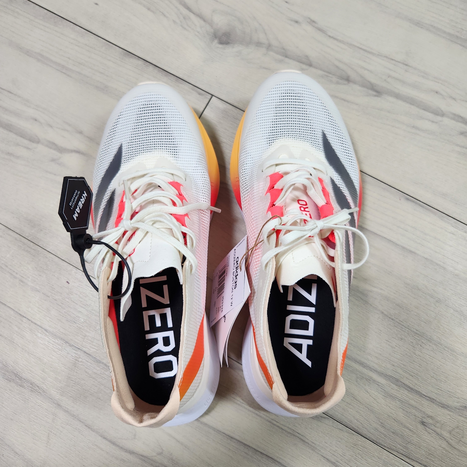 (W) Adidas Adizero Boston 12 Ivory Solar Red 착용 스타일