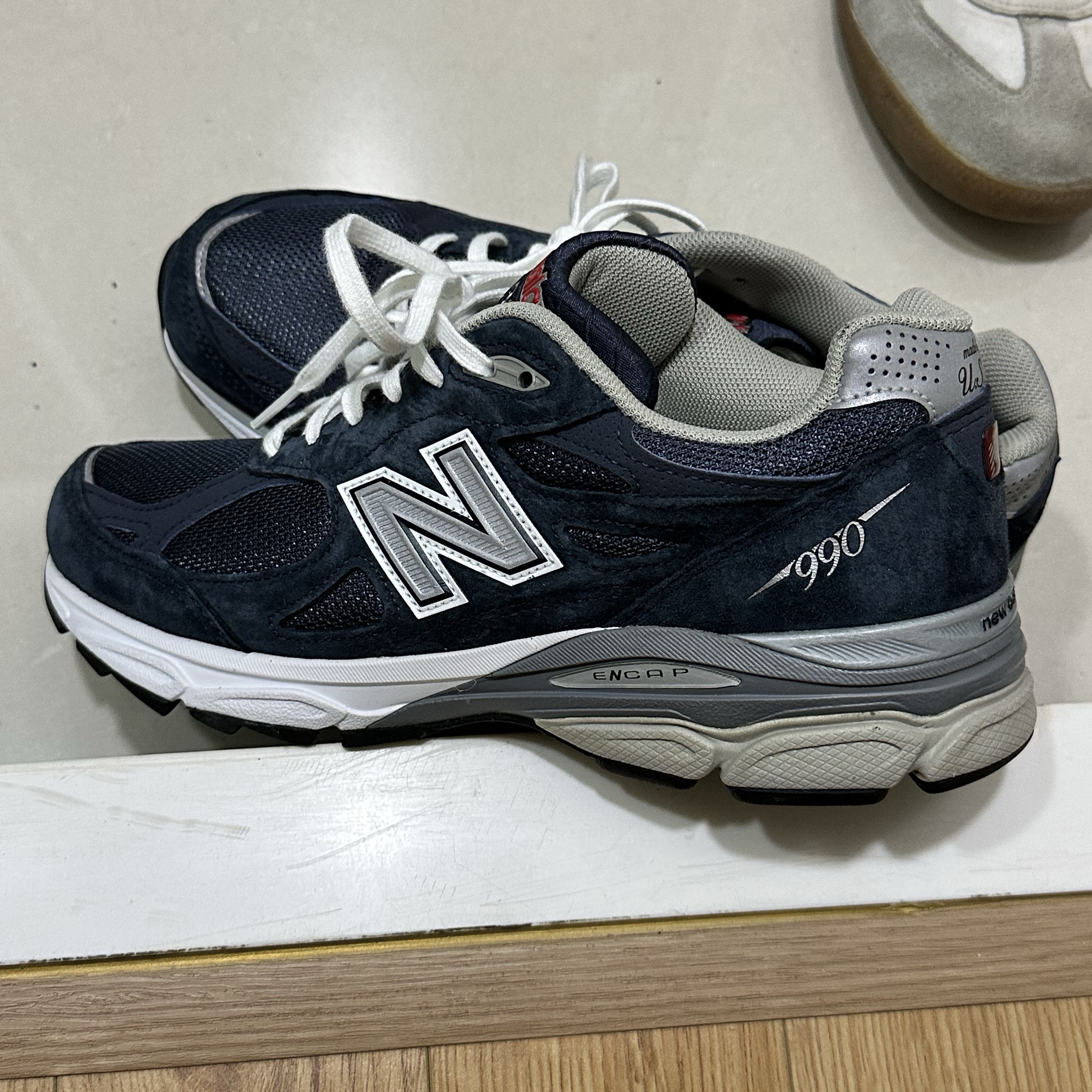 New Balance 990v3 Made in USA Navy - D Standard 착용 스타일 - 2