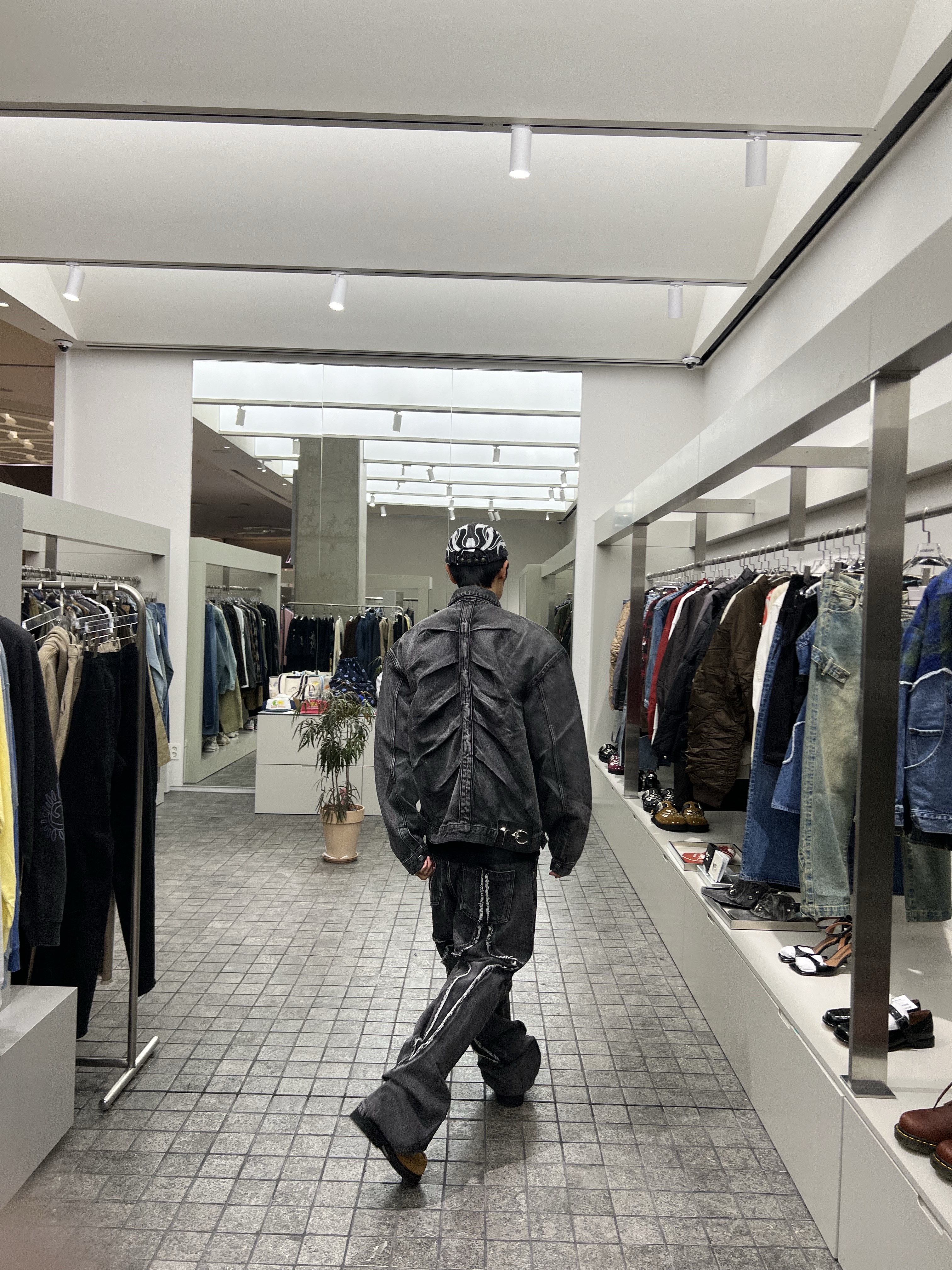 Thug Club Claw Denim Jacket Black - 24FW 착용 스타일 - 1