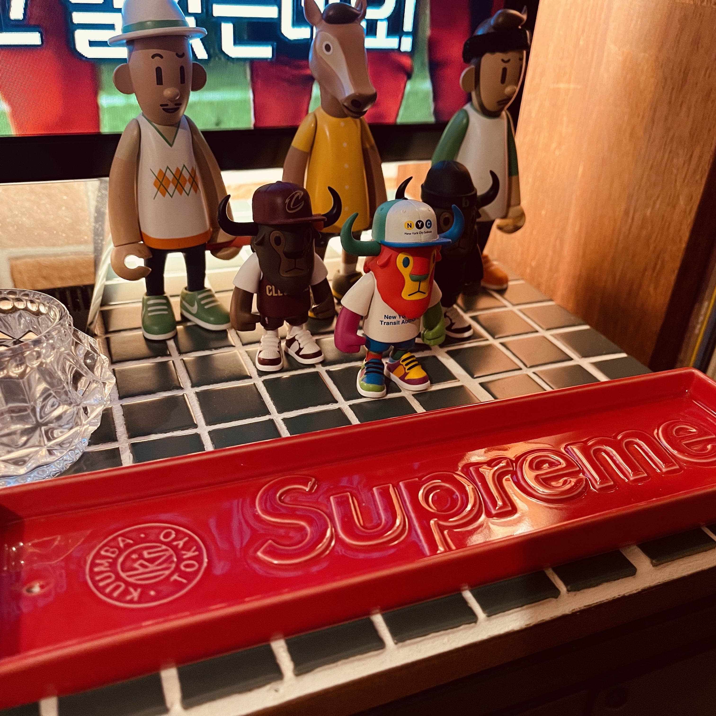 Supreme Kuumba Incense Tray Red - 24SS 착용 스타일