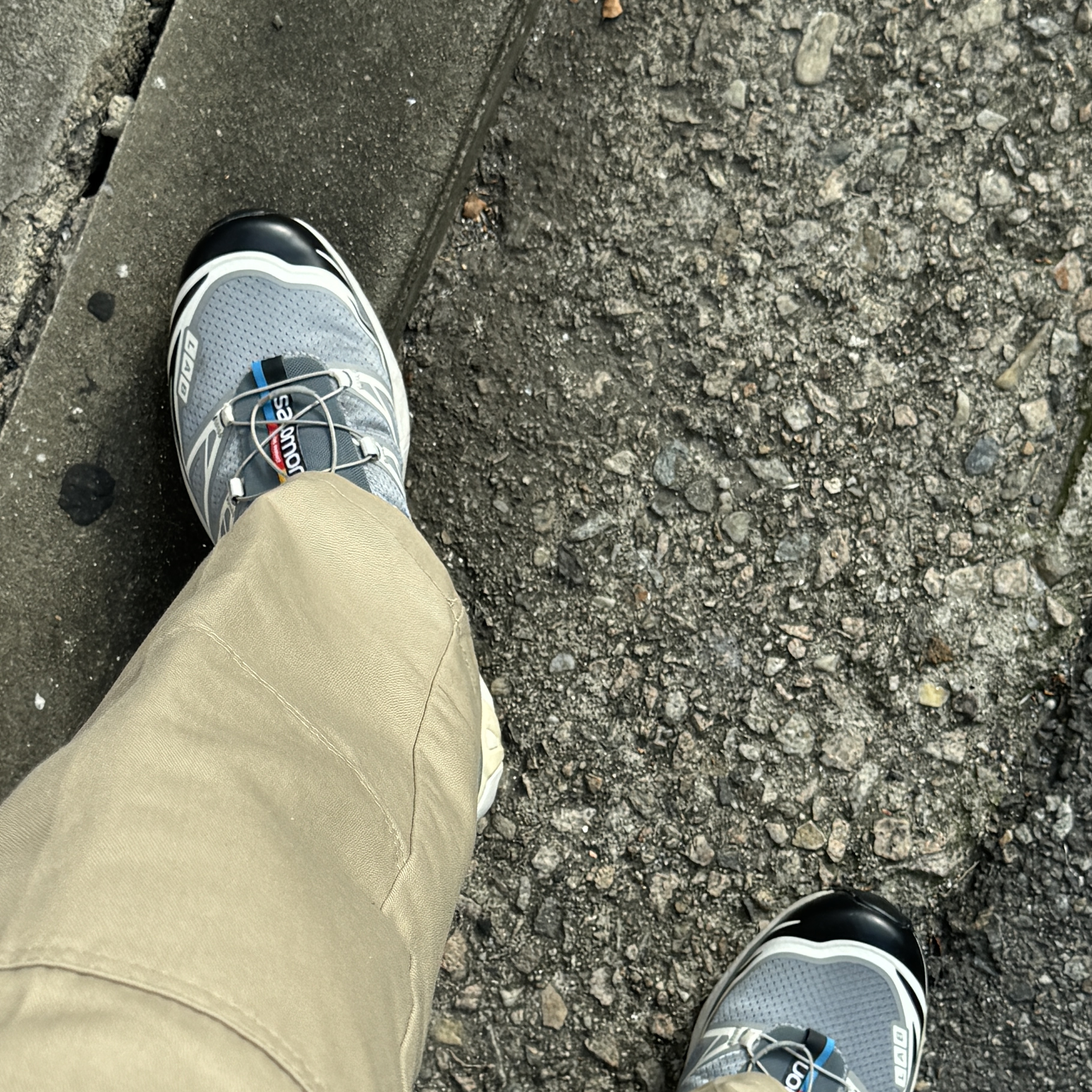 Salomon XT-6 Recut Phantom Vanilla Ice 착용 스타일