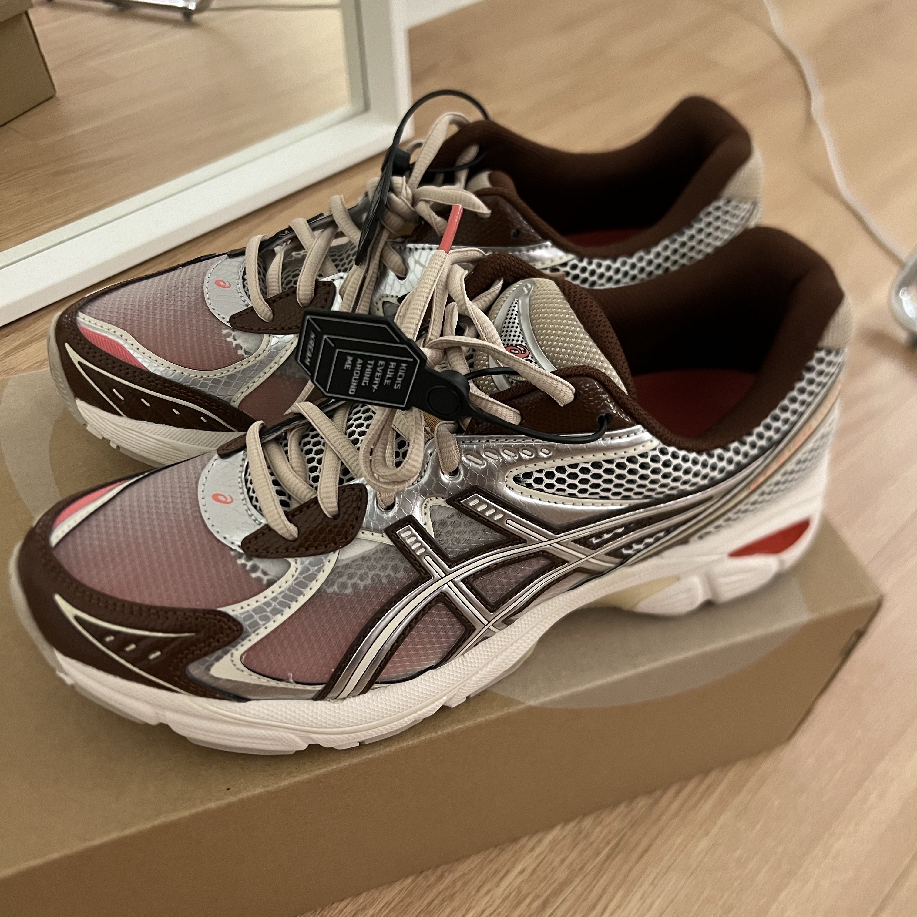 Asics x Above The Clouds GT-2160 Cream Chocolate Brown 착용 스타일