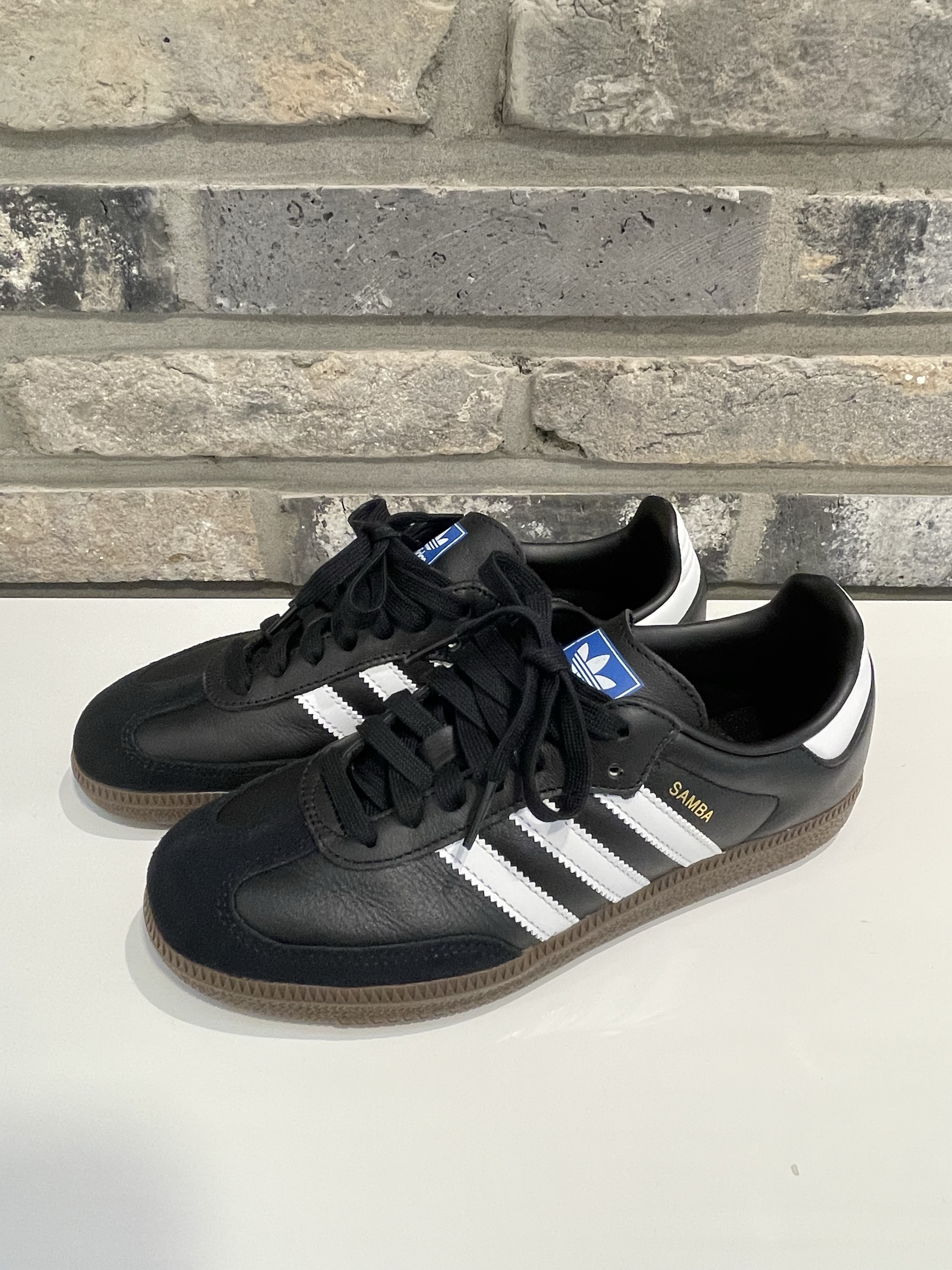 Adidas Premium Essentials Dad Cap Black, Adidas Samba OG Black White Gum 착용 스타일 - 3