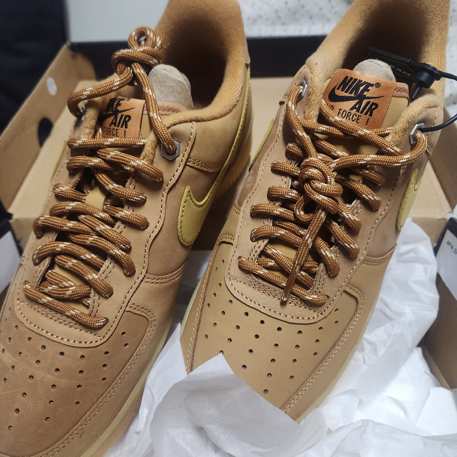 Nike Air Force 1 '07 WB Flax 착용 스타일