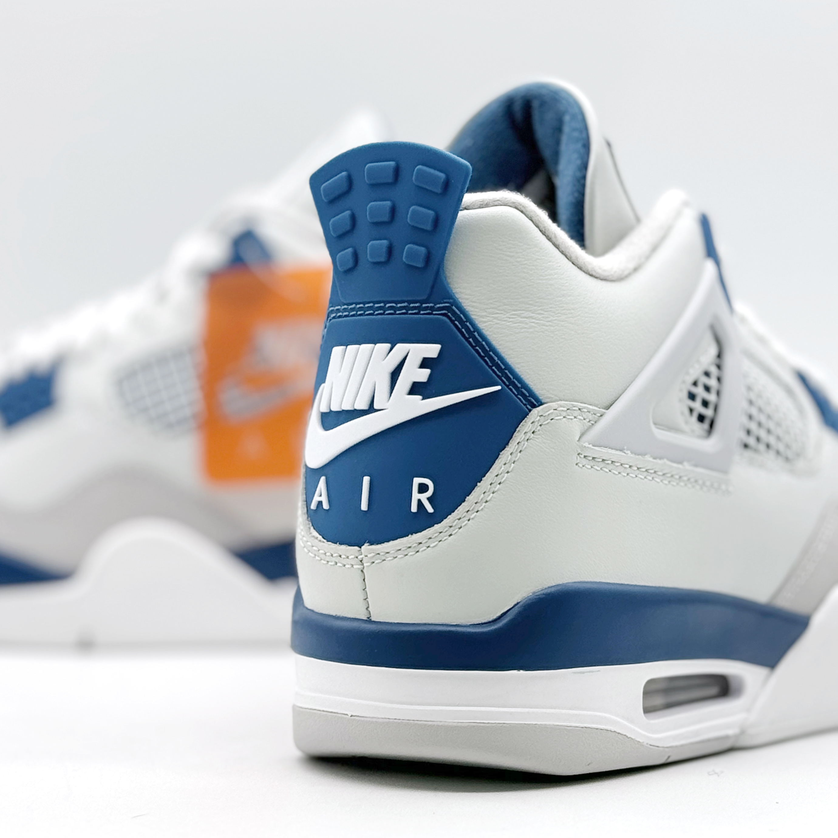 Jordan 4 Retro Industrial Blue 착용 스타일 - 3