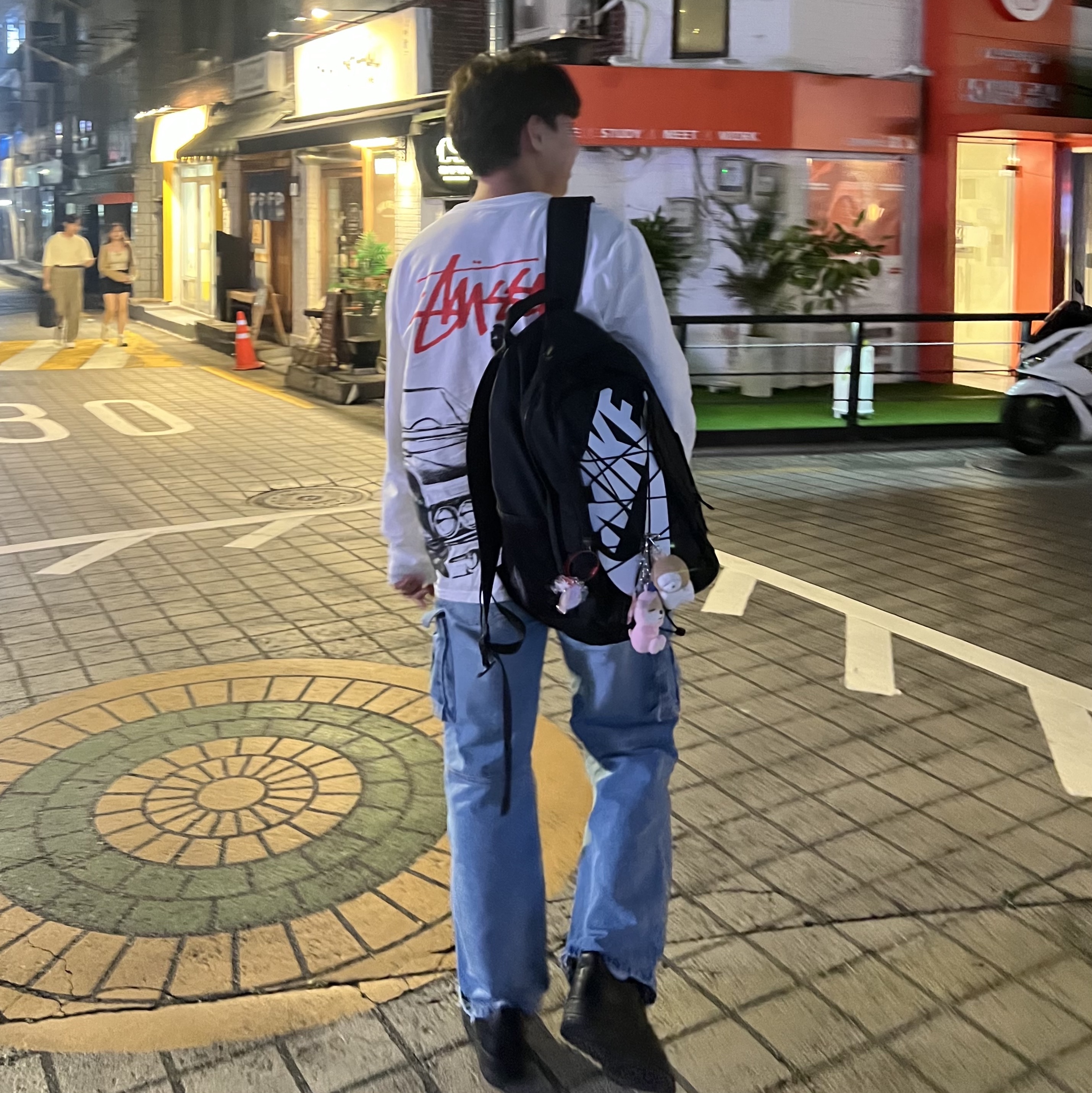 Stussy Beat Crazy LS T-Shirt White 착용 스타일