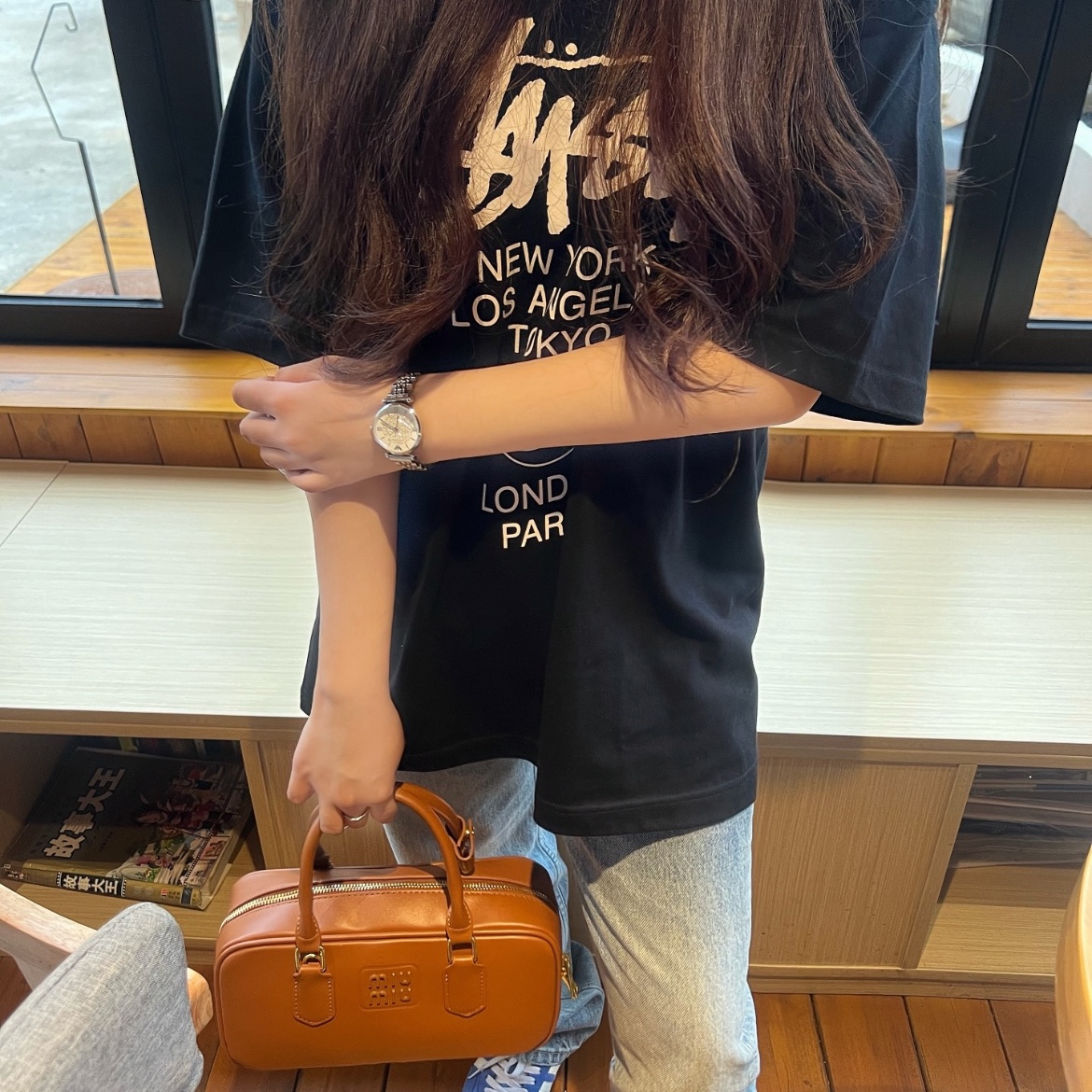 Stussy World Tour T-Shirt White 2024,2025 착용 스타일